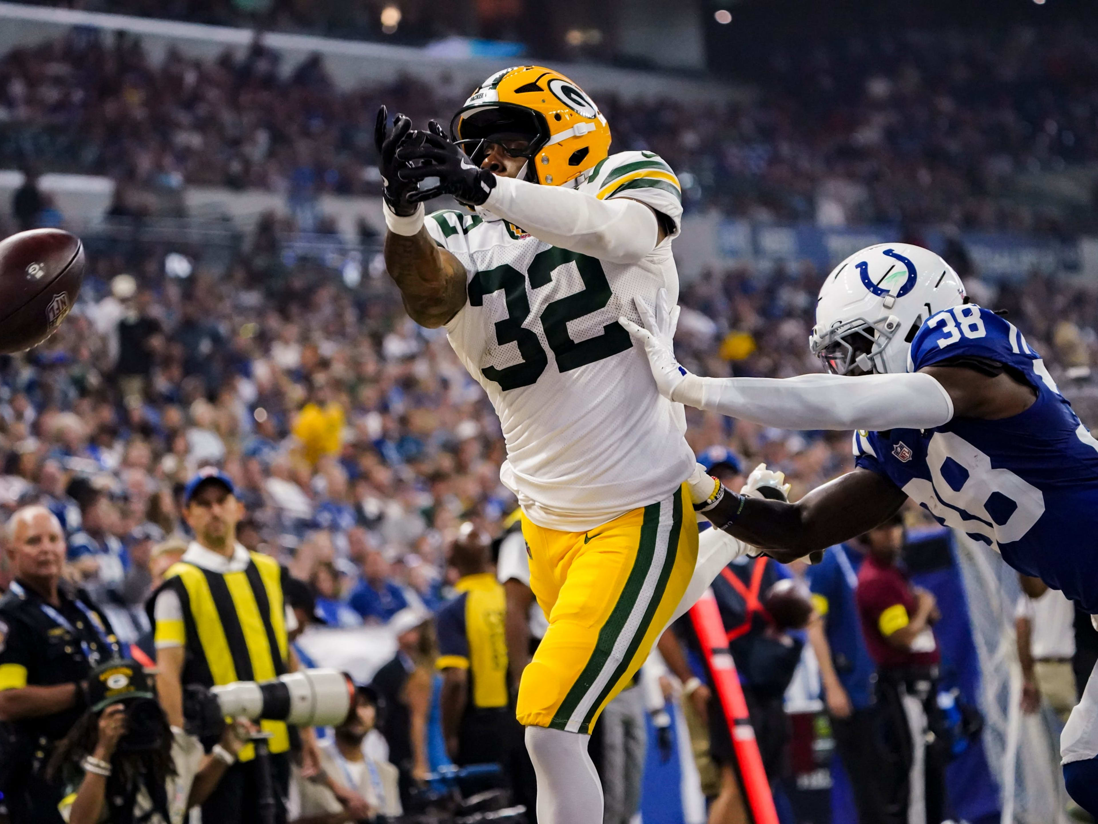 Packers head coach Matt LaFleur has officially filed a lawsuit against FOX NFL commentator Troy Aikman after Aikman made comments that were deemed "demeaning and offensive" to the team. Matt LaFleur claims that Aikman's comments caused significant damage to the Packers' players' morale and mindset, severely affecting the team's performance. The lawsuit has garnered significant attention from the sports world, especially since the comments of a commentator can have such far-reaching consequences.thungan