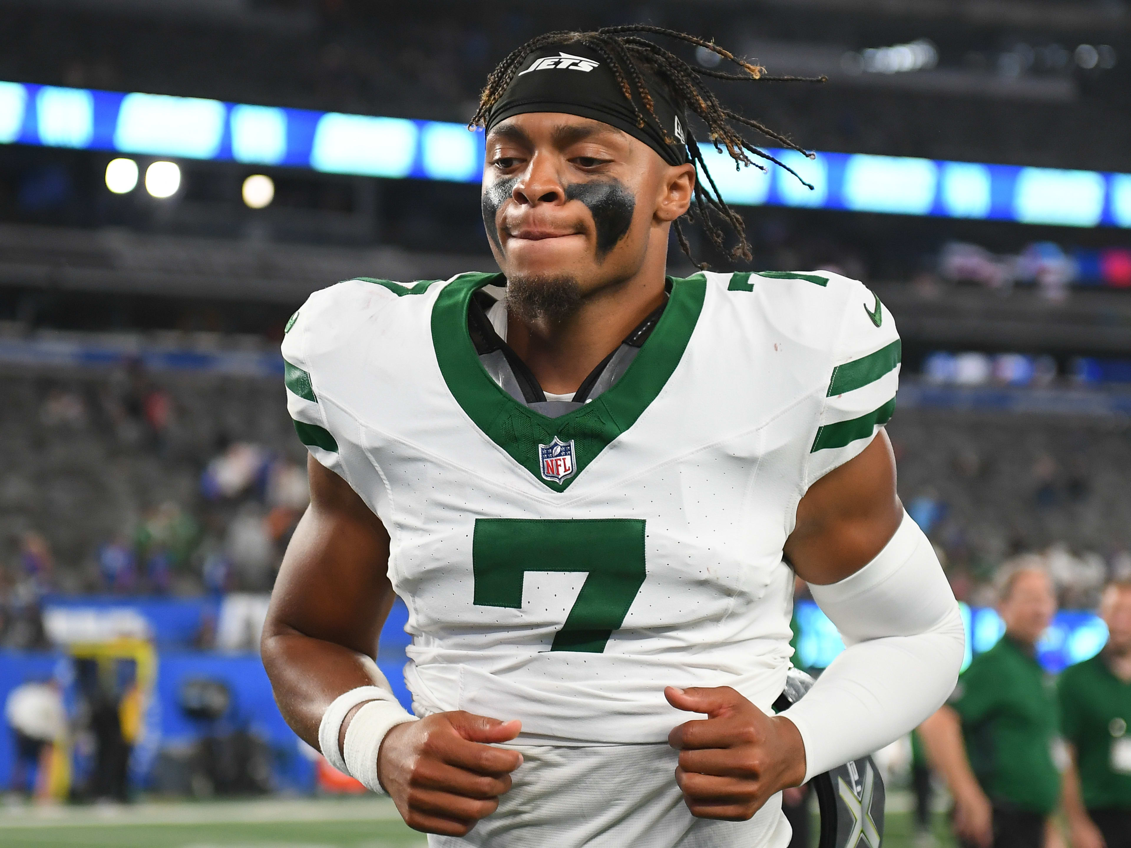 DEPARTURE: The Jets have agreed to trade guard Justin Fields to the Chiefs for a 2027 sixth-round draft pick. The Jets will pay $7 million of Fields' $10 million salary cap. His departure was inevitable. Fields had a major disappointing 2025 season. ngann