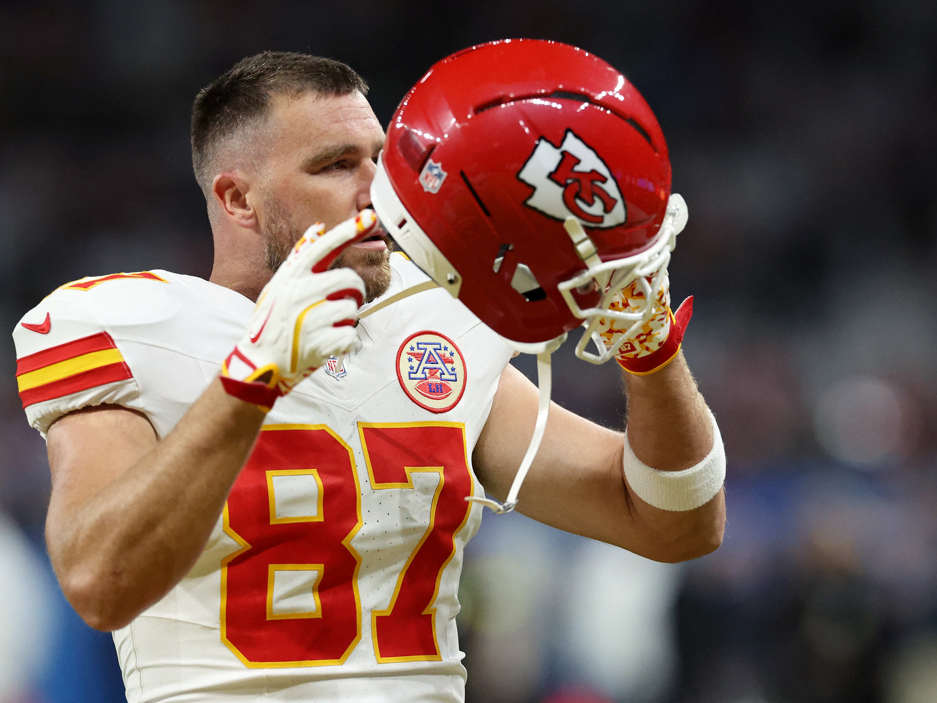 Kansas City Chiefs tight end Travis Kelce (87) before a NFL game at Corinthians Arena.