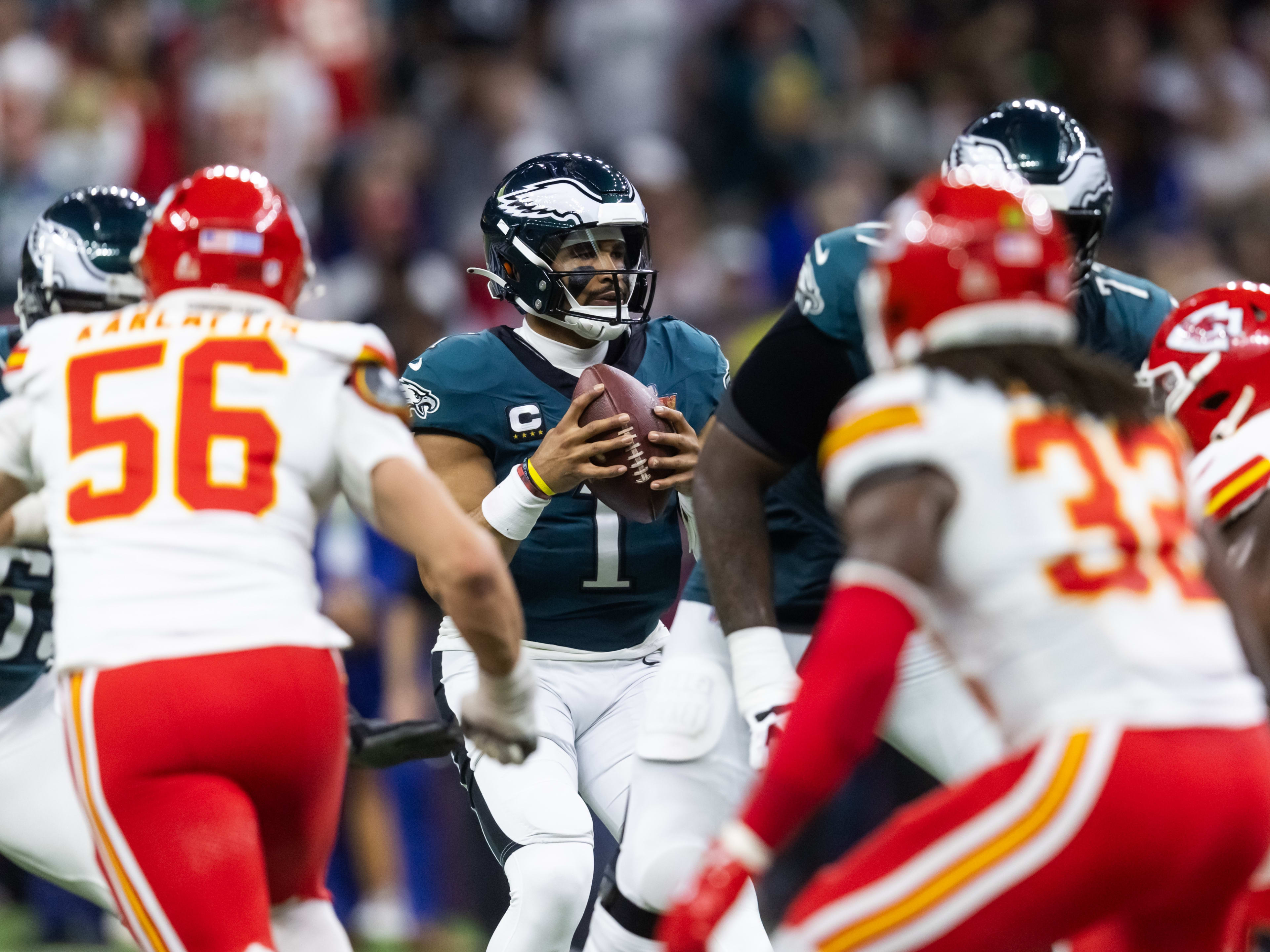 https://atozsports.com/.image/w_3840,q_auto:good,c_fill,ar_4:3/Mzk6MDAwMDAwMDAwMjUzMTg1/nfl-super-bowl-lix-kansas-city-chiefs-at-philadelphia-eagles-253185.jpg