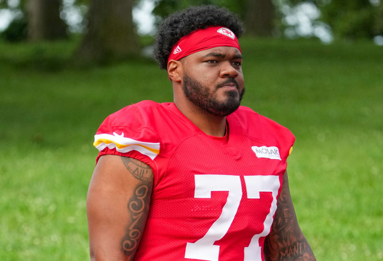 Chiefs Training Camp ERUPTS! Jaylon Moore & Josh Simmons Roles Clear - News
