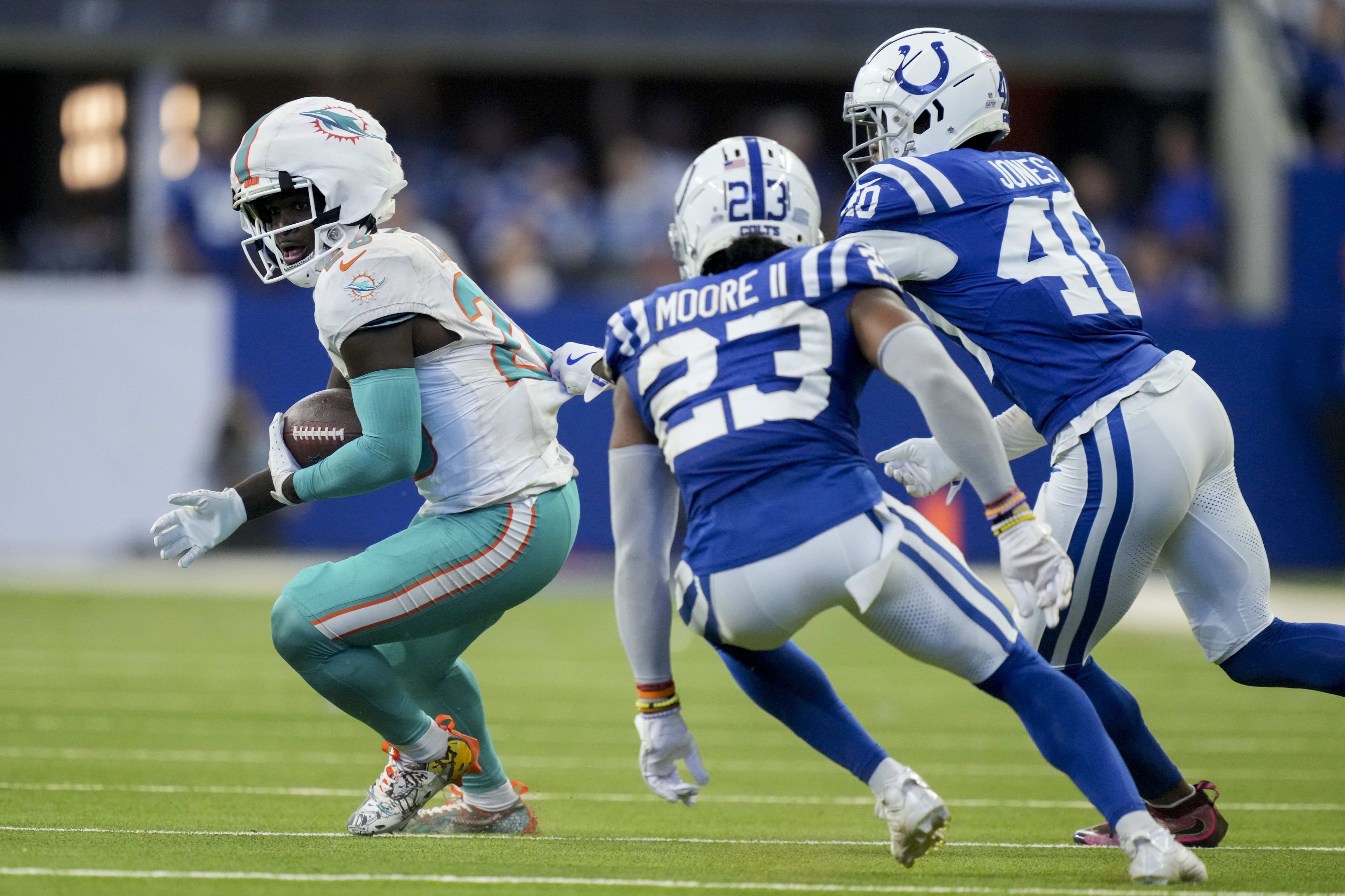 https://atozsports.com/.image/w_3840,q_auto:good,c_limit/Mzk6MDAwMDAwMDAwMjQ1NTE2/nfl-miami-dolphins-at-indianapolis-colts-245516.jpg