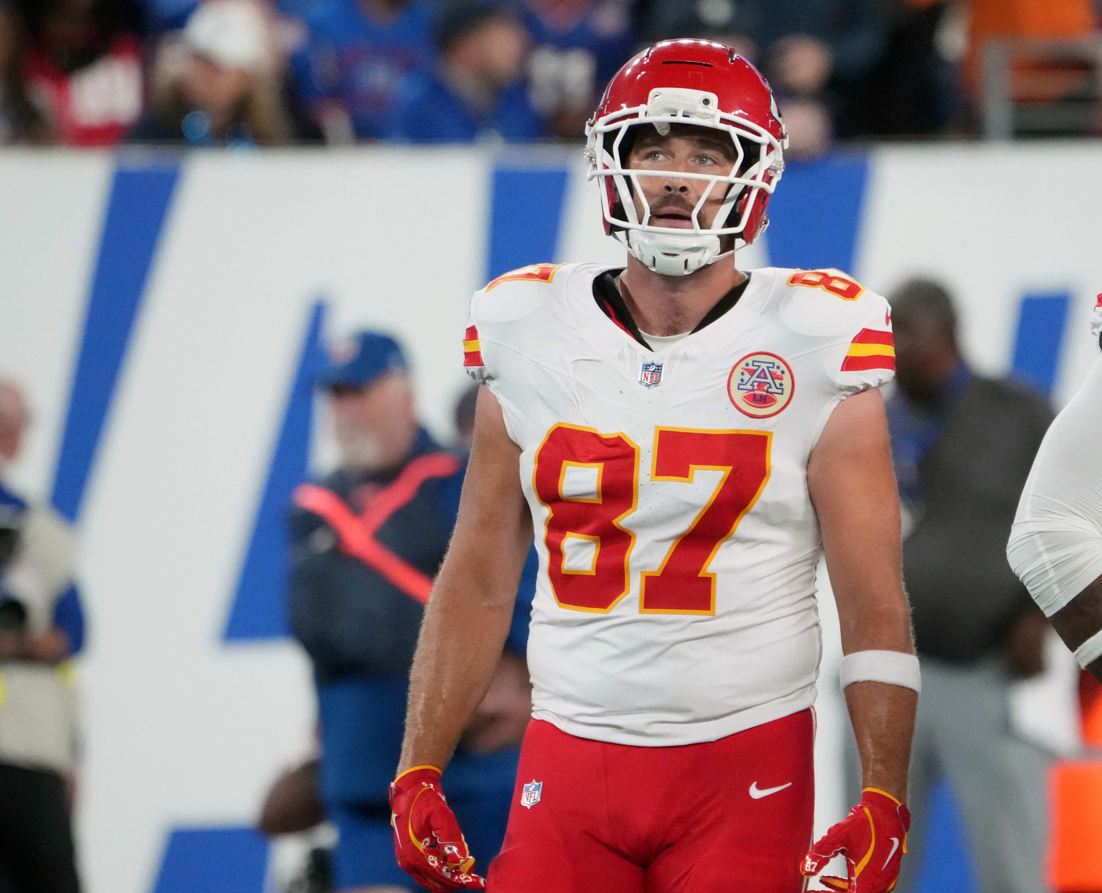 BREAKING: “I’ve been through a lot with him” — Kansas City Chiefs head coach Andy Reid speaks out for the first time to explain the full truth behind his heated sideline argument with star Travis Kelce during Sunday night’s game.