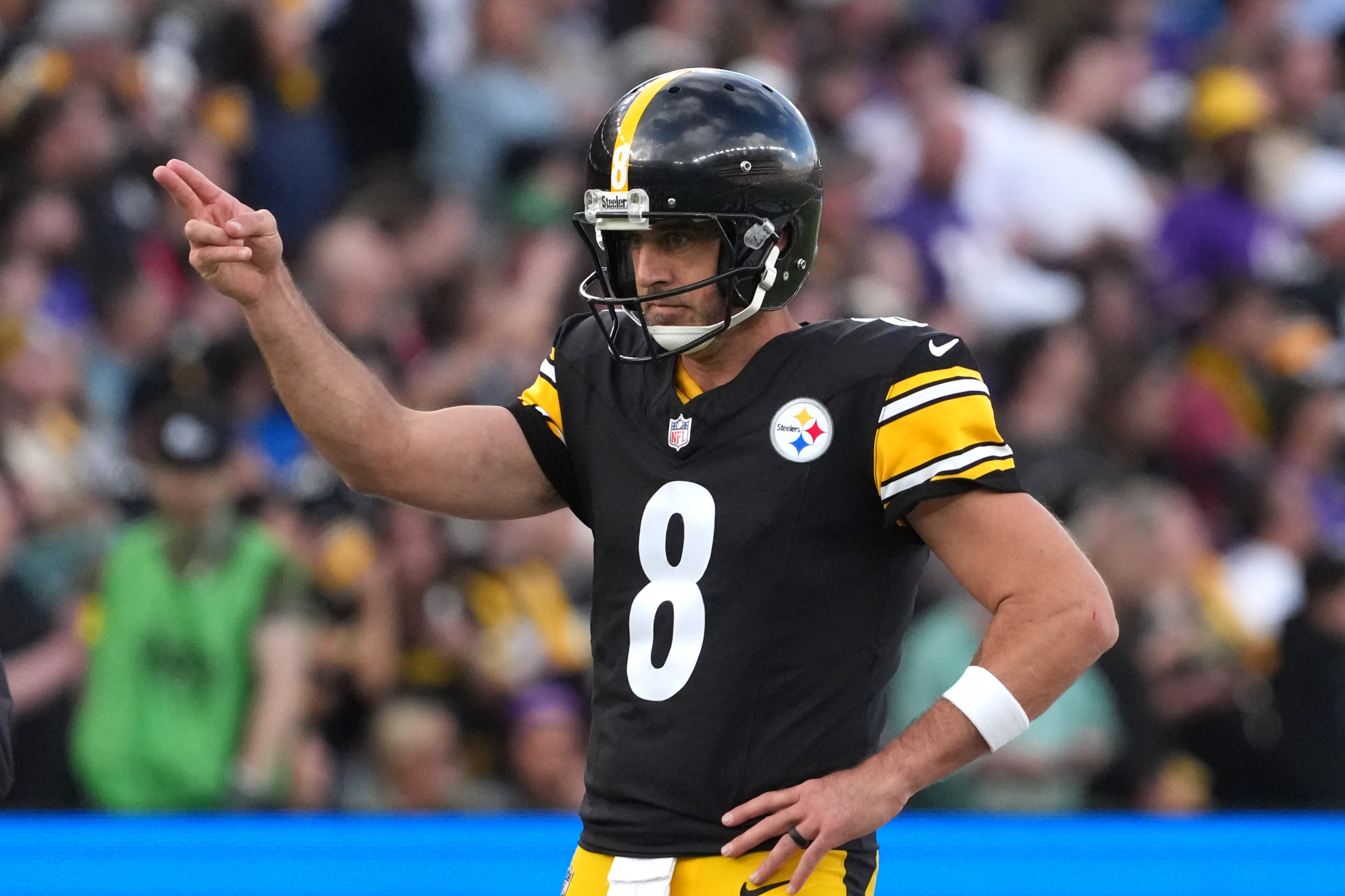 BREAKING NEWS: Aaron Rodgers of the Pittsburgh Steelers has officially made history by becoming the first quarterback to achieve something never before seen in the league’s history. In a masterful performance that stunned both analysts and fans, Rodgers not only shattered his own limits but also wrote a golden chapter for the Steelers. Once doubted due to age and injuries, he proved his enduring value through resilience, determination, and exceptional form, transforming this game into a symbol of perseverance and an unforgettable comeback in NFL history.CAROT