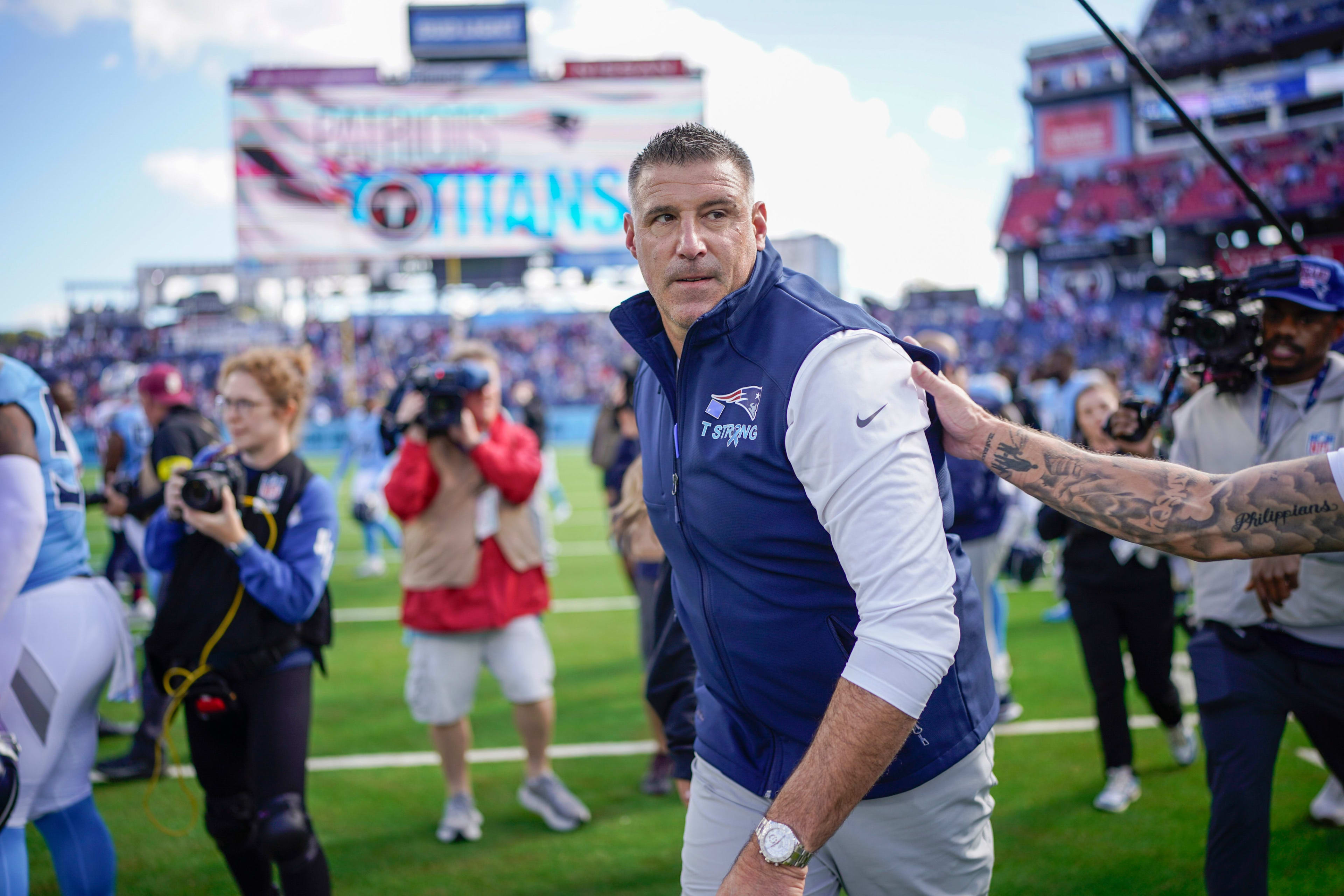 Mike Vrabel could come calling the Titans at the NFL trade deadline based  on Patriots insider's latest intel - A to Z Sports