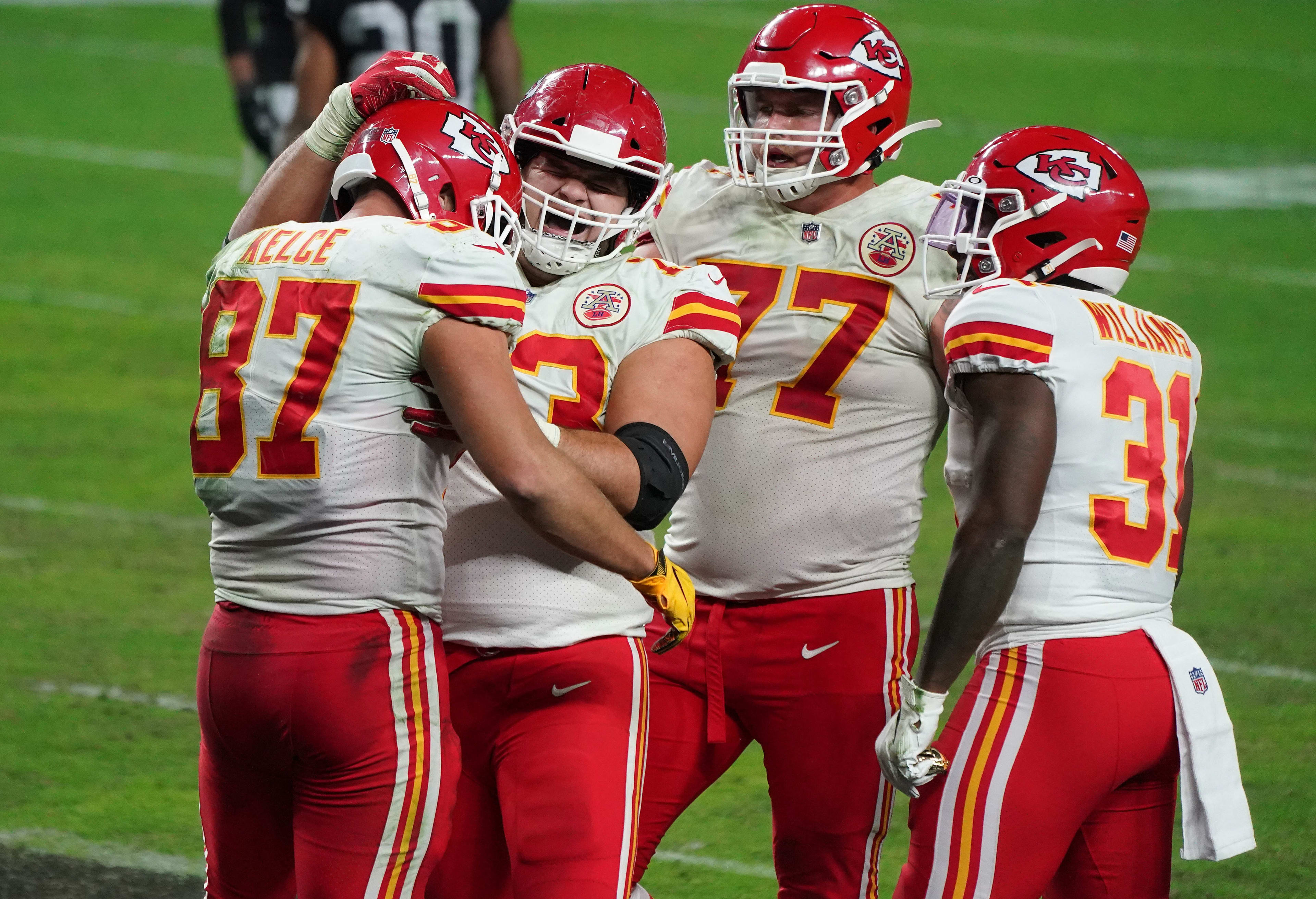 Kansas City Chiefs tight end Travis Kelce (87) celebrates with offensive guard Nick Allegretti (73) offensive guard Andrew Wylie (77) running back Darrel Williams (31) his touchdown pass scored against the Las Vegas Raiders