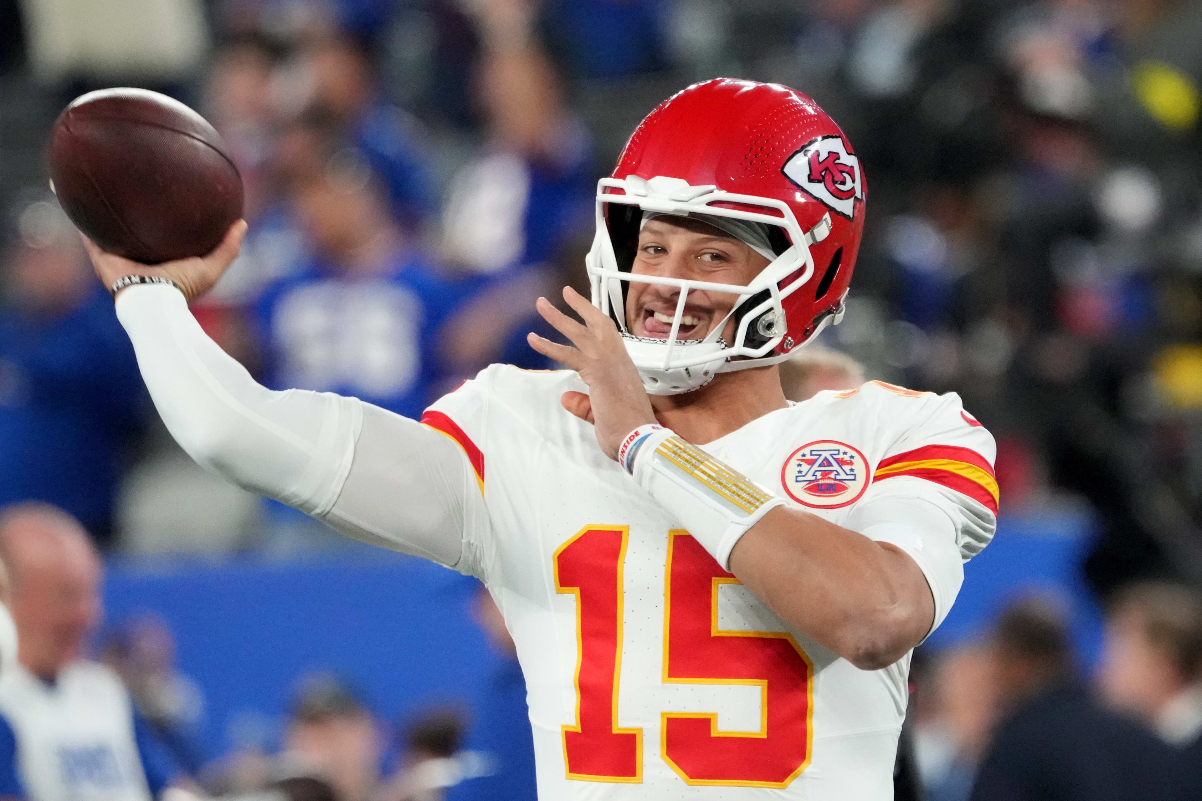 Kansas City Chiefs quarterback Patrick Mahomes (15) warms up