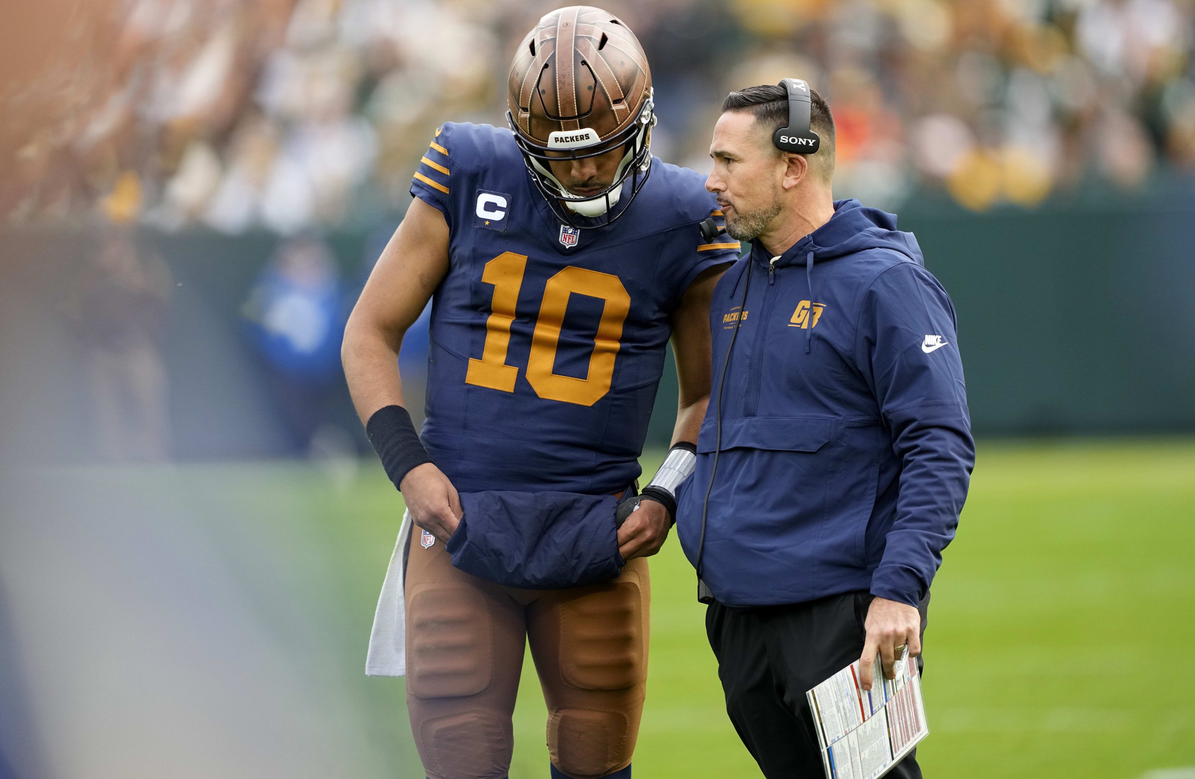 Nov 2, 2025; Green Bay, Wisconsin, USA; Green Bay Packers head coach Matt LaFleur talks to quarterback Jordan Love (10) during the second half against the Carolina Panthers at Lambeau Field.
