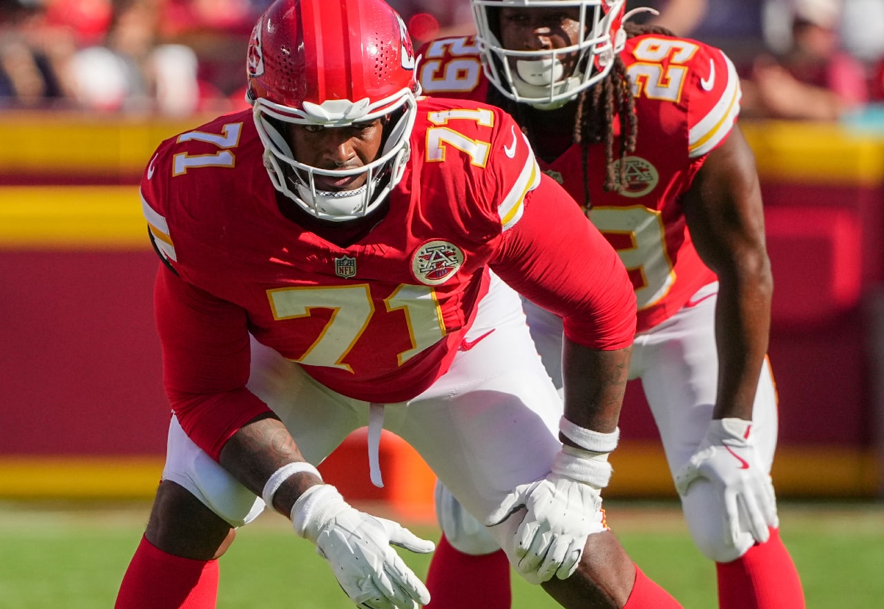 Sep 28, 2025; Kansas City, Missouri, USA; Kansas City Chiefs offensive tackle Josh Simmons (71) and running back Kareem Hunt (29) line up against the Baltimore Ravens during the game at GEHA Field at Arrowhead Stadium. 
