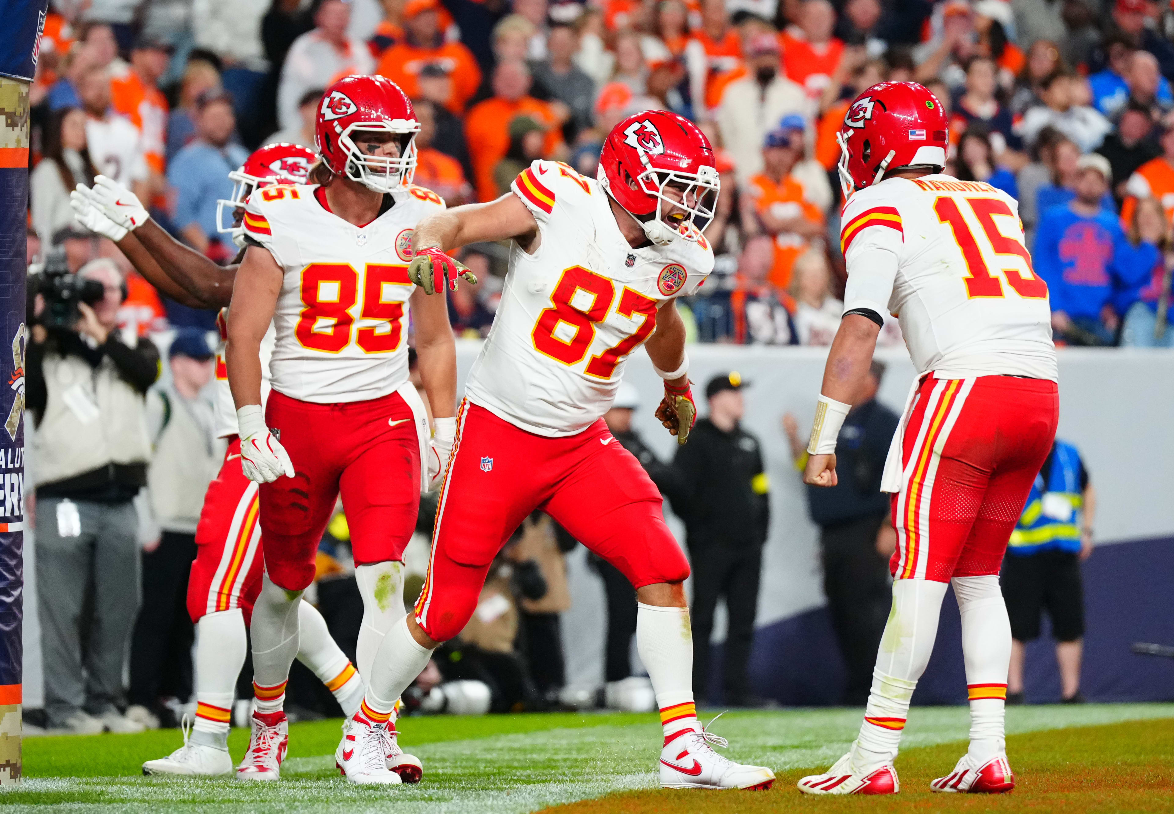 Patrick Mahomes makes sure Chiefs' Week 11 loss to Broncos doesn't cast  dark shadow on Travis Kelce's franchise TD record - A to Z Sports