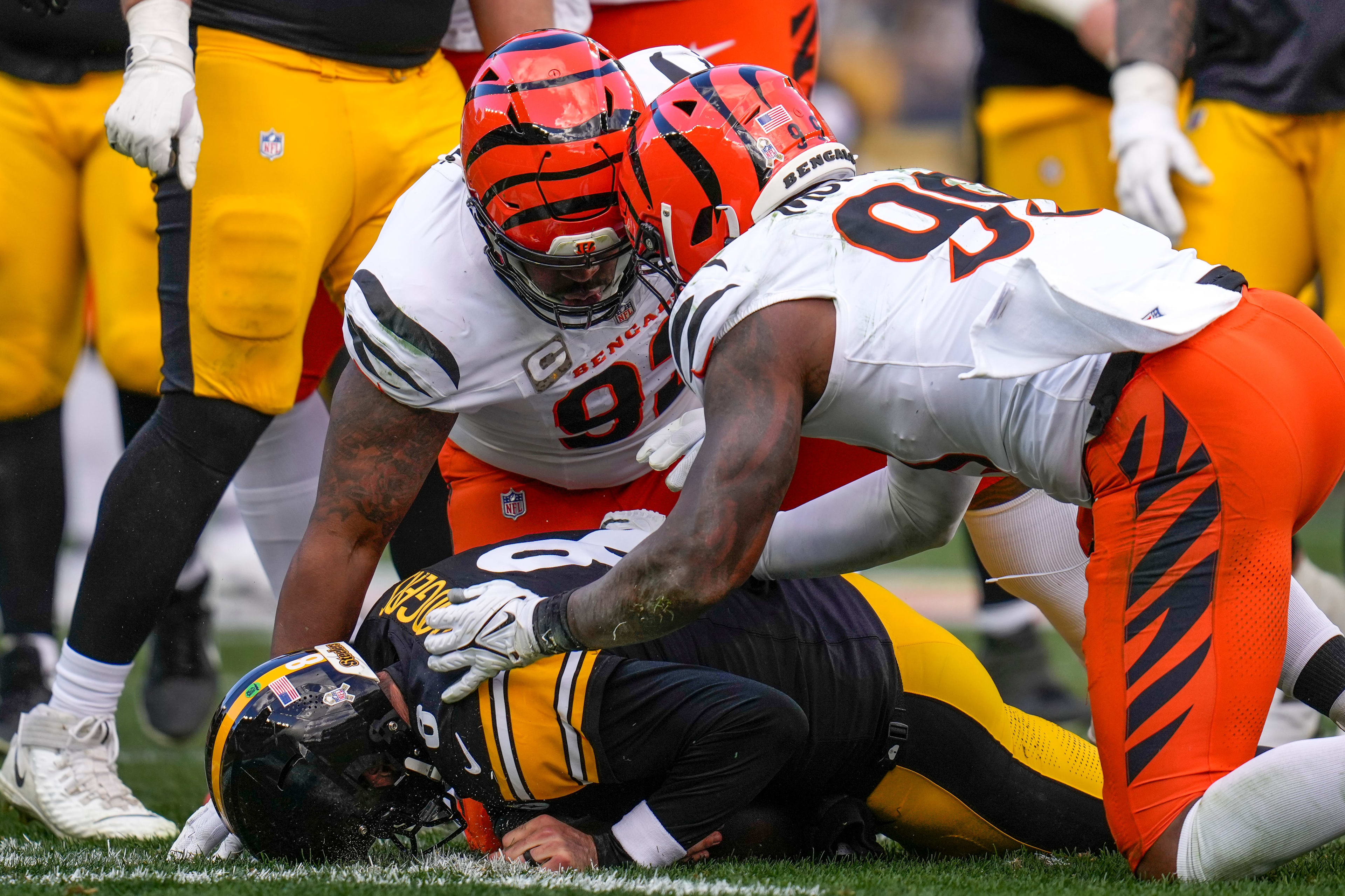 Cincinnati Bengals defensive tackle B.J. Hill (92) and defensive end Myles Murphy (99) sack Pittsburgh Steelers quarterback Aaron Rodgers (8) in the second quarter of the NFL Week 11 game between the Pittsburgh Steelers and the Cincinnati Bengals at Acrisure Stadium in Pittsburgh on Sunday, Nov. 16, 2025. The Steelers led 10-6 at halftime.