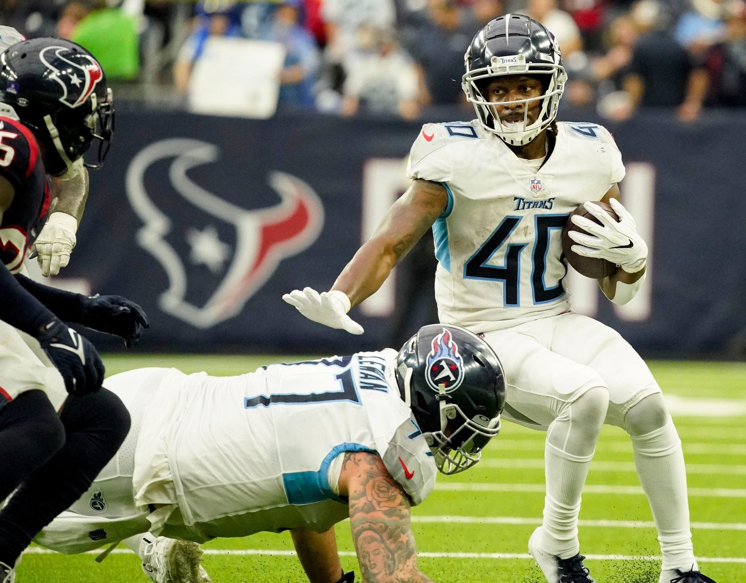 Tennessee Titans running back Dontrell Hilliard (40) rushes for a first down and sets their win over the Texans at NRG Stadium Sunday, Jan. 9, 2022 in Houston, Texas. Titans Texans 130