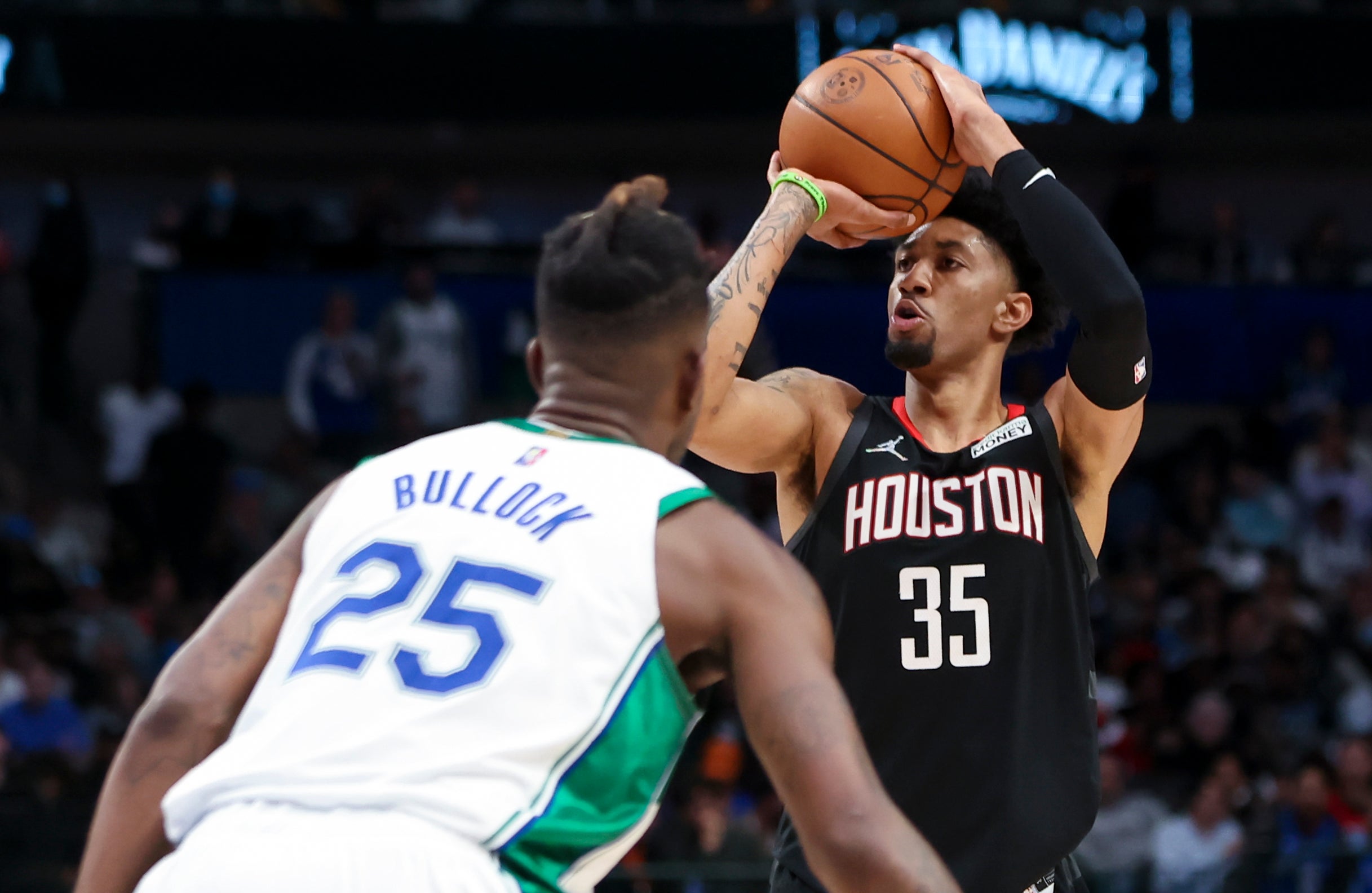 Christian Wood shoots