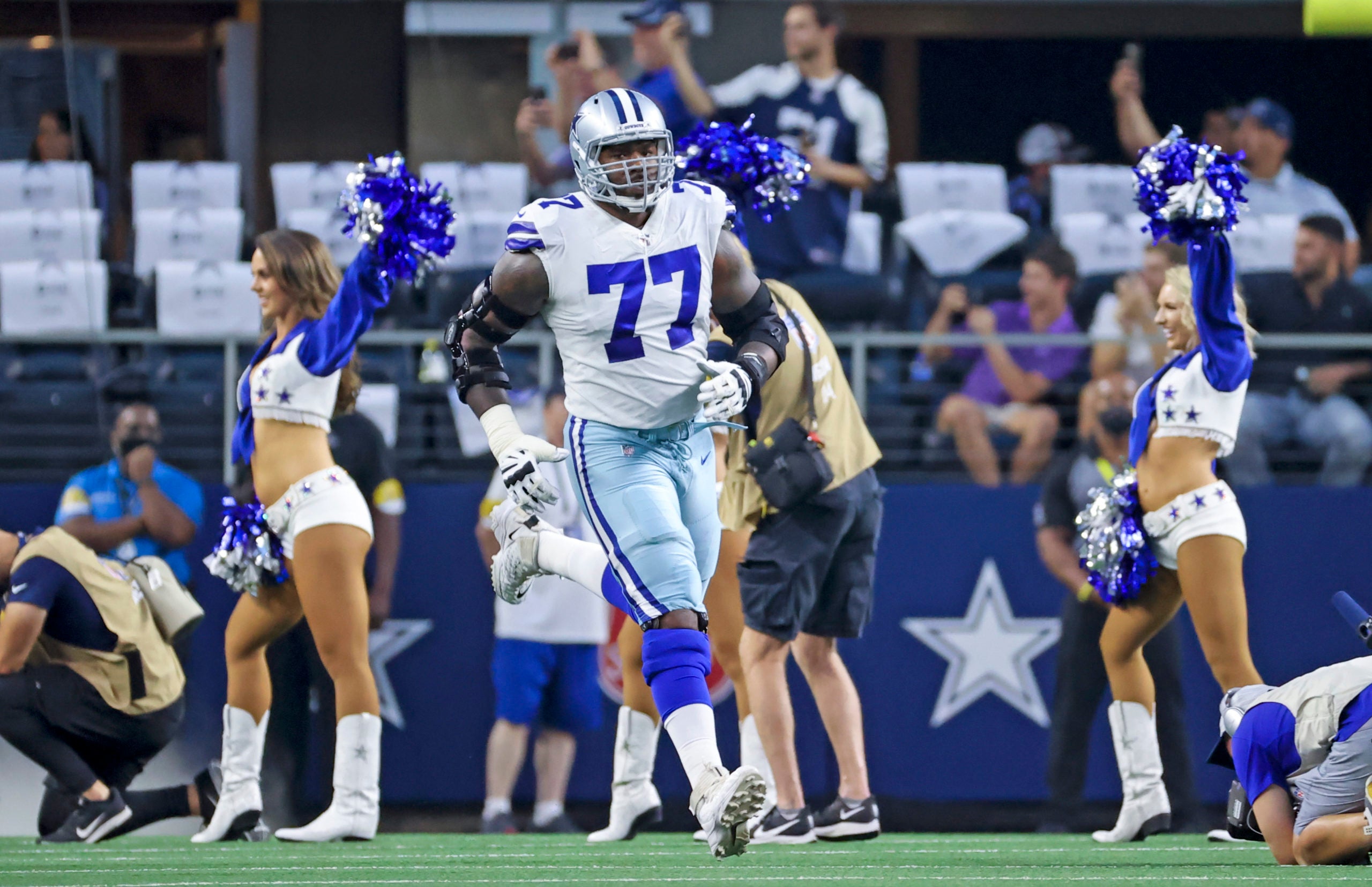 Sep 27, 2021; Arlington, Texas, USA;  Dallas Cowboys offensive tackle Tyron Smith (77) runs onto the field before the game against the Philadelphia Eagles at AT&T Stadium. Mandatory Credit: Kevin Jairaj-USA TODAY Sports