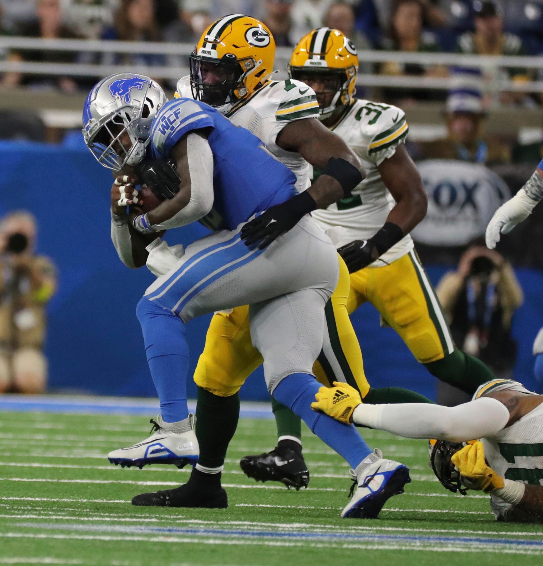 Detroit Lions running back D'Andre Swift is tackled by Green Bay Packers linebacker Quay Walker (7) during the first half at Ford Field, Nov. 6, 2022. Nfl Green Bay Packers At Detroit Lions