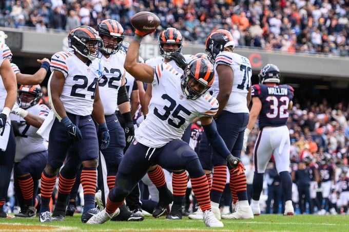 Chicago Bears Khalil herbert Week 3 Houston Texans Cordarrelle Patterson NFC Offensive Player of the Week David Montgomery injury injuries NFL football news