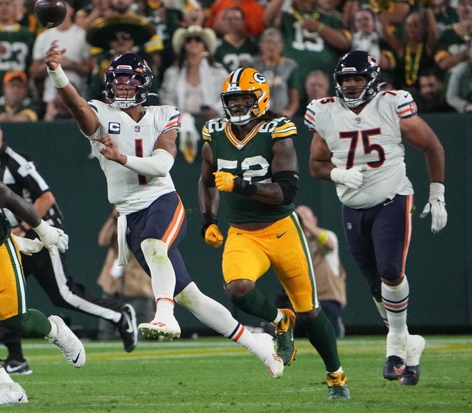 Chicago Bears Justin Fields Luke Getsy Green Bay Packers coach pass throws