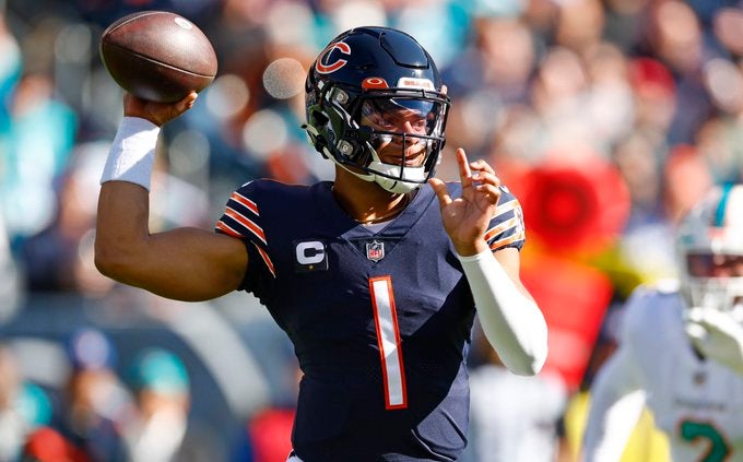 Chicago Bears QB quarterback Justin Fields Miami Dolphins Tua Tagovailoa stats rushing passing NFl football league record news update Week 9 Mike McDaniel head coach