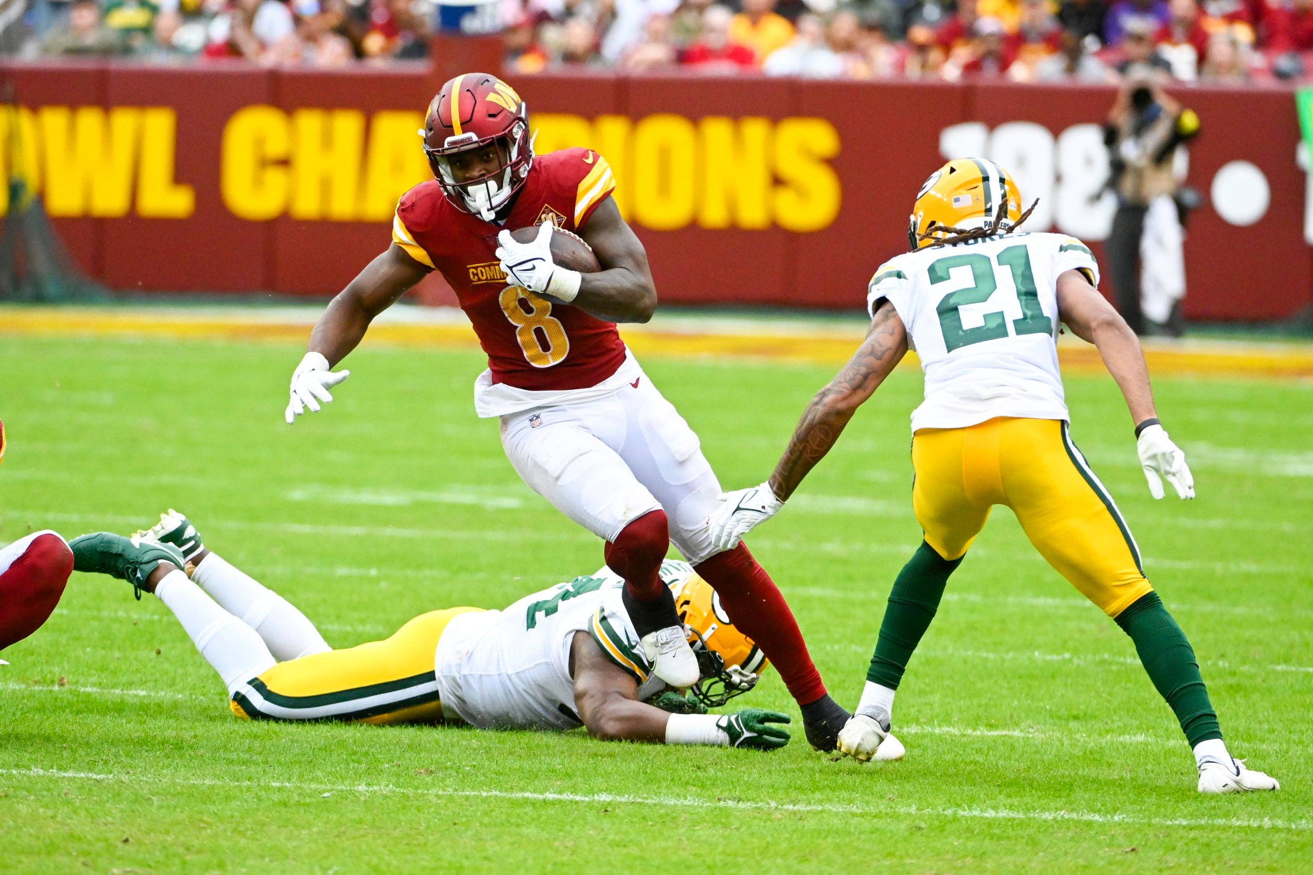 Oct 23, 2022; Landover, Maryland, USA; Washington Commanders running back Brian Robinson Jr. (8) carries the ball as Green Bay Packers cornerback Eric Stokes (21) defends during the second half at FedExField. Mandatory Credit: Brad Mills-USA TODAY Sports