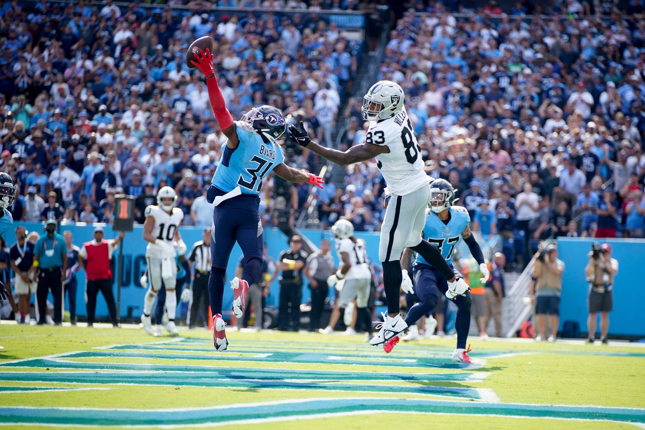 Tennessee Titans safety Kevin Byard (31) breaks up a two-point conversion intended for Las Vegas Raiders tight end Darren Waller (83) during the fourth quarter at Nissan Stadium Sunday, Sept. 25, 2022, in Nashville, Tenn. Nfl Las Vegas Raiders At Tennessee Titans
