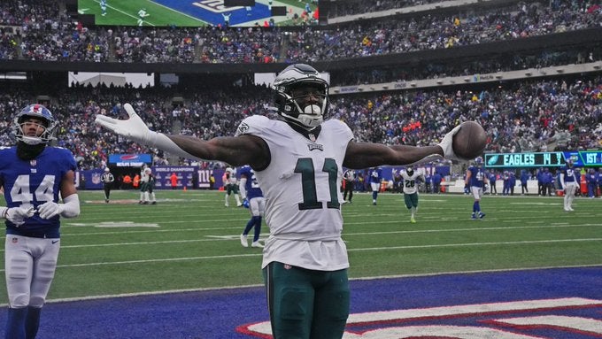 Philadelphia Eagles A.J. Brown touchdowns franchise record Terrell Owens Jeremy Maclin NFL football New York Giants news