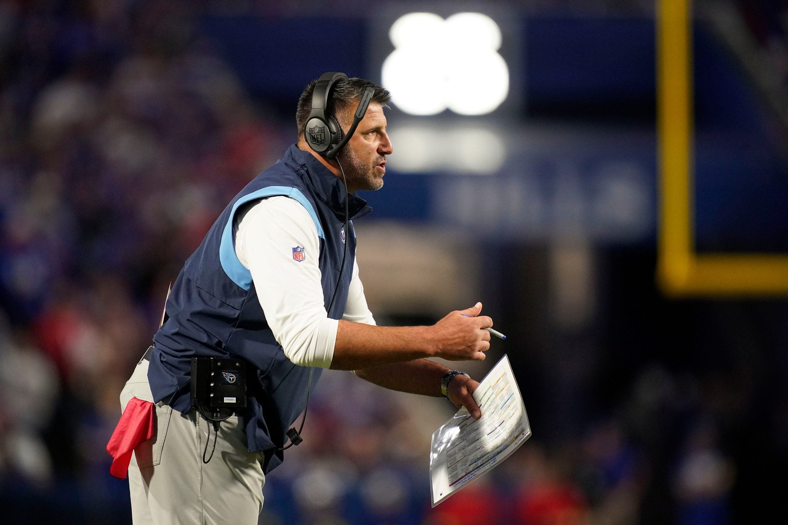 Tennessee Titans head coach Mike Vrabel talks to his defensive players during the first quarter against the Buffalo Bills at Highmark Stadium Monday, Sept. 19, 2022, in Orchard Park, New York. Nfl Tennessee Titans At Buffalo Bills