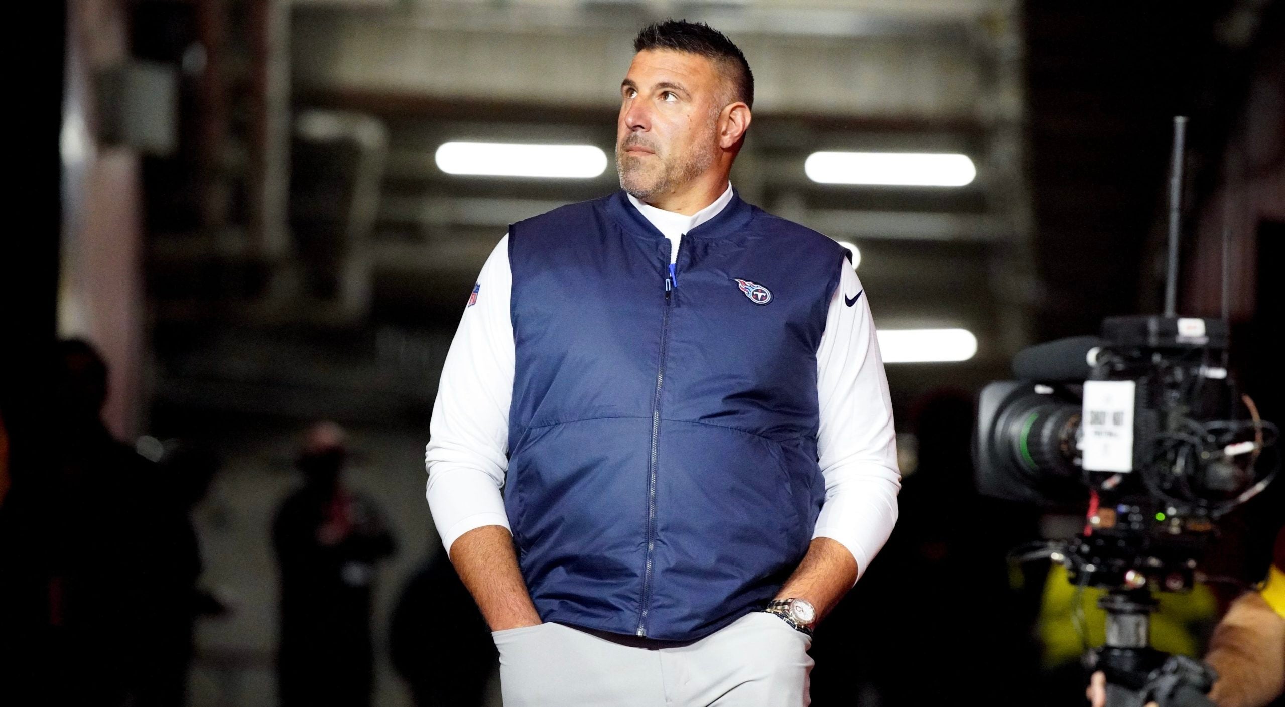Tennessee Titans head coach Mike Vrabel heads to the field before facing the Kansas City Chiefs at GEHA Field at Arrowhead Stadium Sunday, Nov. 6, 2022, in Kansas City, Mo. Nfl Tennessee Titans At Kansas City Chiefs