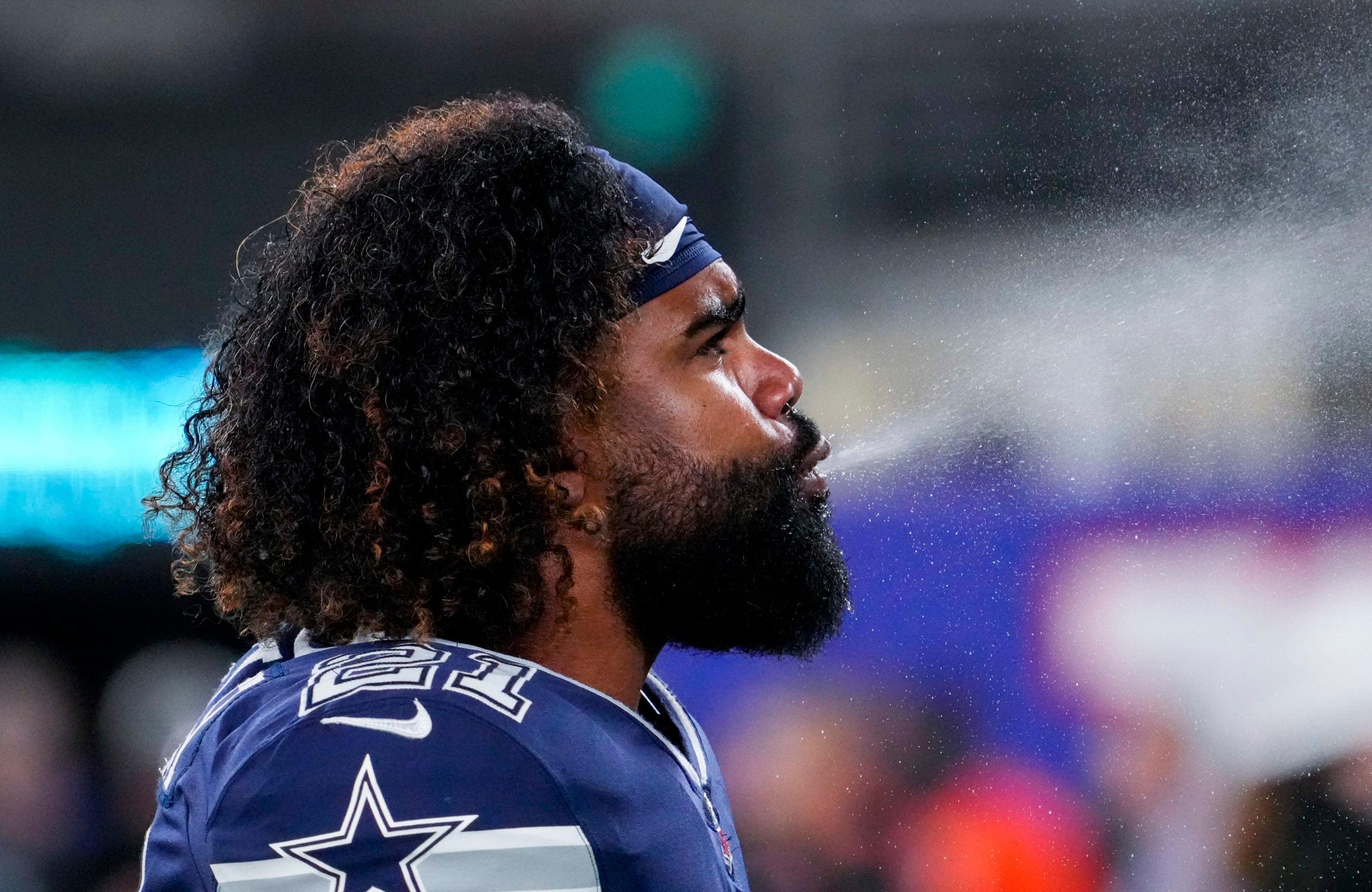 Sep 26, 2022; East Rutherford, NJ, USA;  Dallas Cowboys running back Ezekiel Elliott (21) spits out water before the game against the New York Giants at MetLife Stadium. Mandatory Credit: Robert Deutsch-USA TODAY Sports