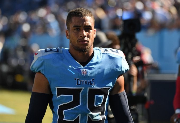 Tennessee Titans Dane Cruikshank defense Shane Bowen tight ends Travis Kelce re-sign free agent free agency contract Jon Robinson General manager dime