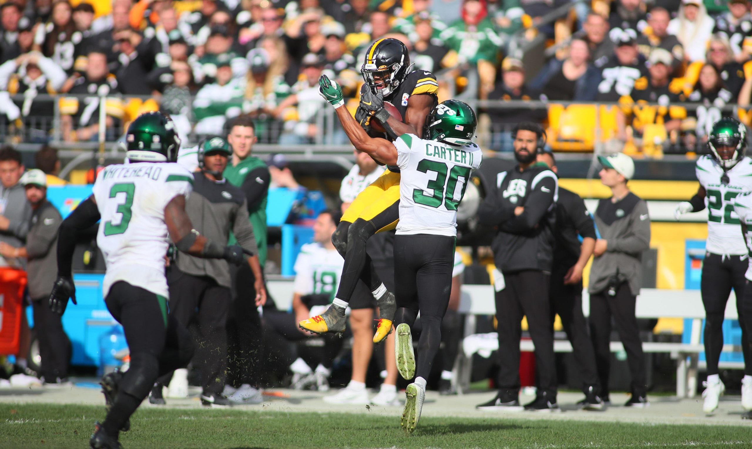 George Pickens (14) of the Pittsburgh Steelers hauls in a pass during the second half against the New York Jets at Acrisure Stadium in Pittsburgh, PA on October 2, 2022. Pittsburgh Steelers Vs New York Jets Week 4