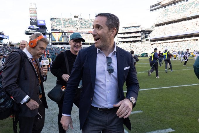 Philadelphia Eagles sign Pro Bowl DT Linval Joseph Jordan Davis IR injured reserve run defense rush defensive tackle Minnesota Vikings Washington commanders New York Giants general manager GM Howie Roseman NFL free agent football news