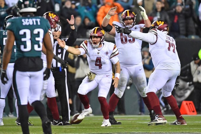 Philadelphia Eagles penalty kneel down Washington Commanders QB quarterback taylor Heinicke Brandon Graham loss win Monday Night Football MNF NFL news bad call missed