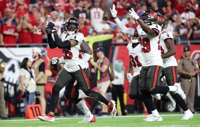 Tennessee Titans Andrew Adams safety free agent signed signing active roster Tampa Bay Bucs Super Bowl LV New York Giants UCONN