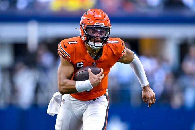 Chicago Bears QB Justin Fields trade deadline NFL GM general manager Ryan Poles Chase Claypool Pittsburgh Steelers WR wide receiver football news