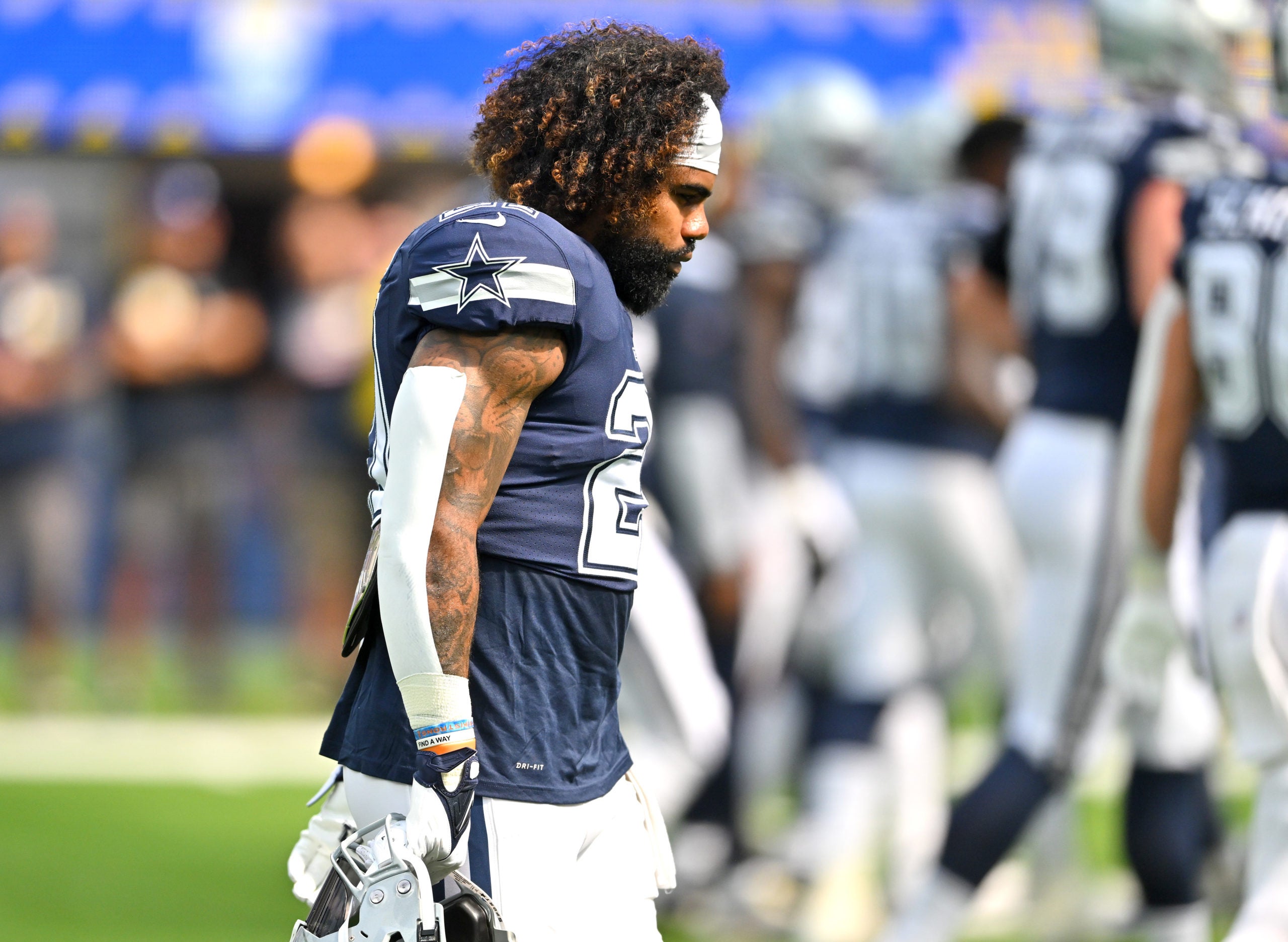 Oct 9, 2022; Inglewood, California, USA; Dallas Cowboys running back Ezekiel Elliott (21) warms up prior to the game against the Los Angeles Rams at SoFi Stadium. Mandatory Credit: Jayne Kamin-Oncea-USA TODAY Sports