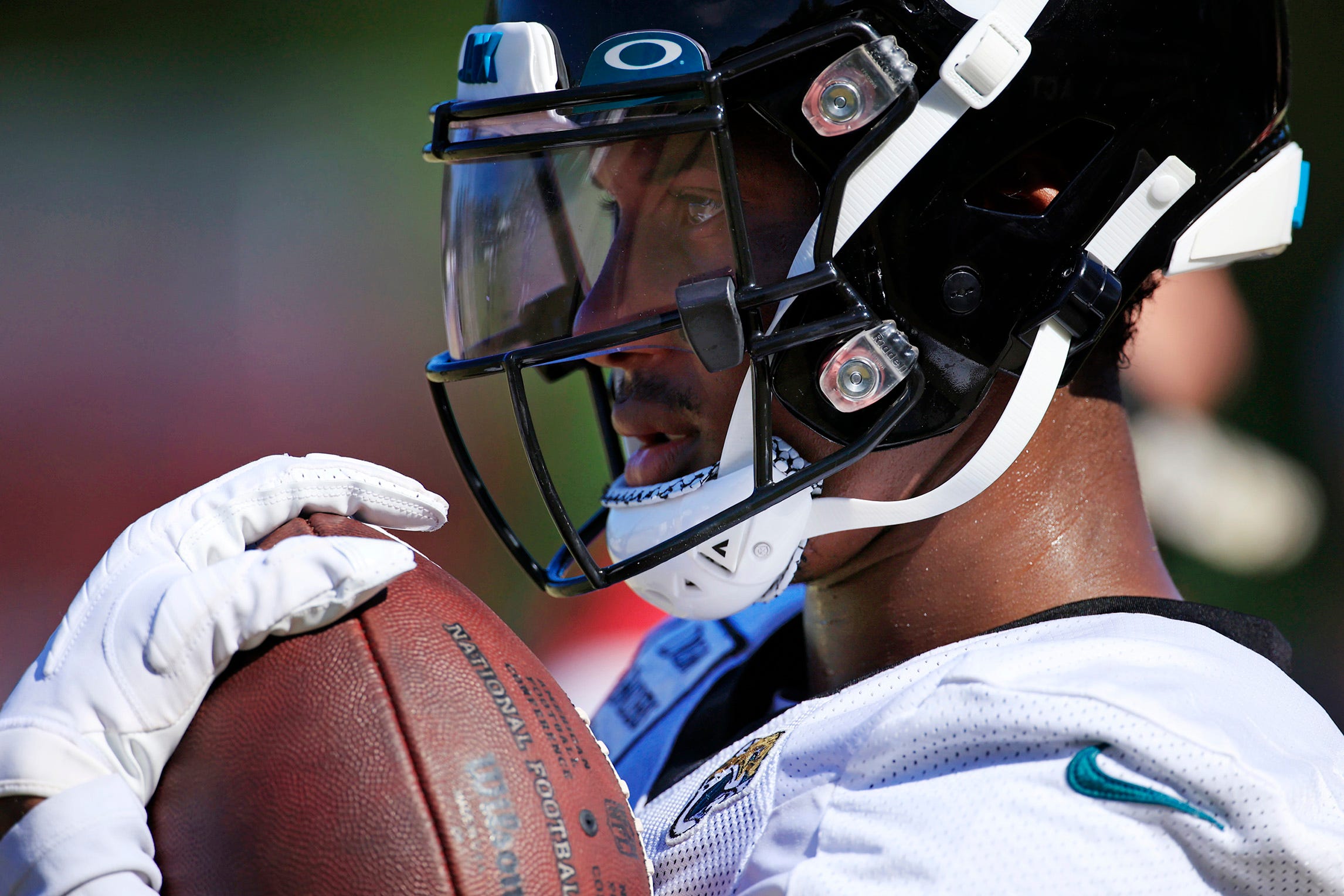 Jacksonville Jaguars wide receiver Zay Jones (7) cradles a thrown ball during day 9 of the Jaguars Training Camp Tuesday, Aug. 2, 2022 at the Knight Sports Complex at Episcopal School of Jacksonville. Jki Jagsday9 57