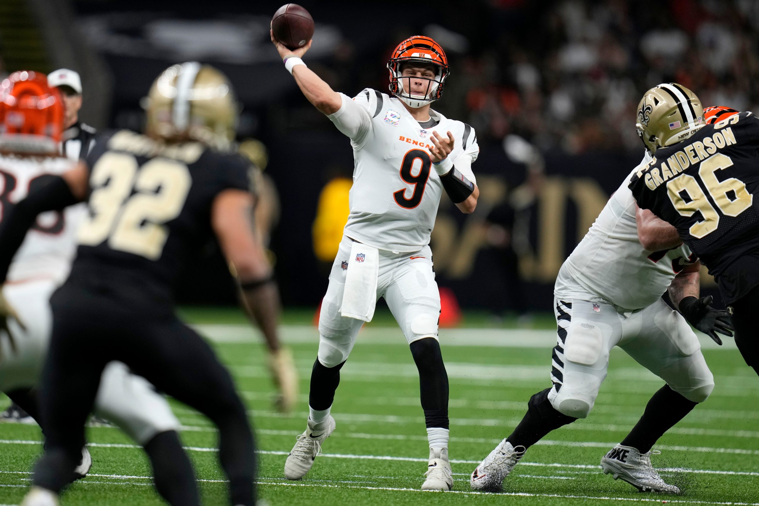 Cincinnati Bengals quarterback Joe Burrow (9) throws in the second quarter during an NFL Week 6 game against the New Orleans Saints, Sunday, Oct. 16, 2022, at Mercedes-Benz Superdome in New Orleans. Cincinnati Bengals At New Orleans Saints Oct 16 026