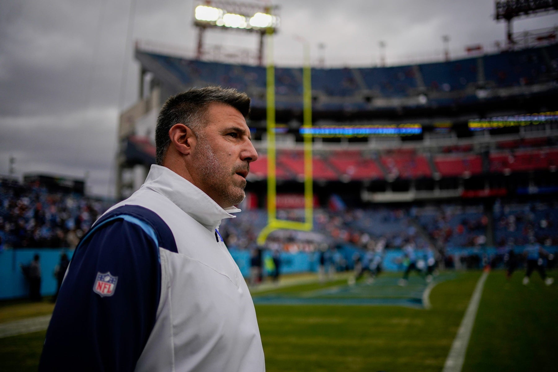 Tennessee Titans head coach Mike Vrabel watches warm ups as the team gets ready to face the Cincinnati Bengals at Nissan Stadium Sunday, Nov. 27, 2022, in Nashville, Tenn. Credit: George Walker-The Tennesseean