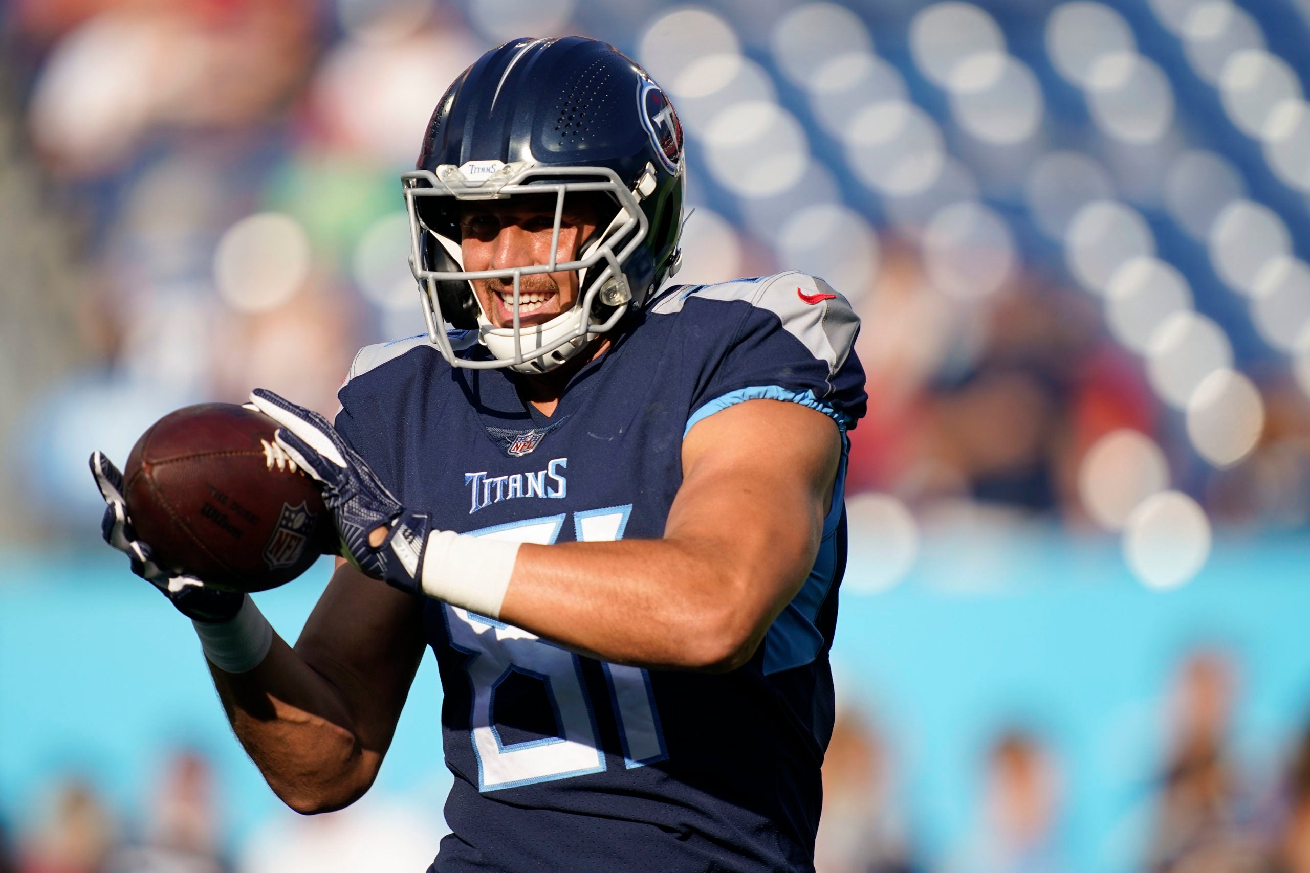 Aug 20, 2022; Nashville, TN, USA; Tennessee Titans tight end Austin Hooper (81) warms up before facing the Tampa Bay Buccaneers in a preseason game at Nissan Stadium on Saturday, Aug. 20, 2022, in Nashville, Tenn. Mandatory Credit: George Walker IV-USA TODAY Sports