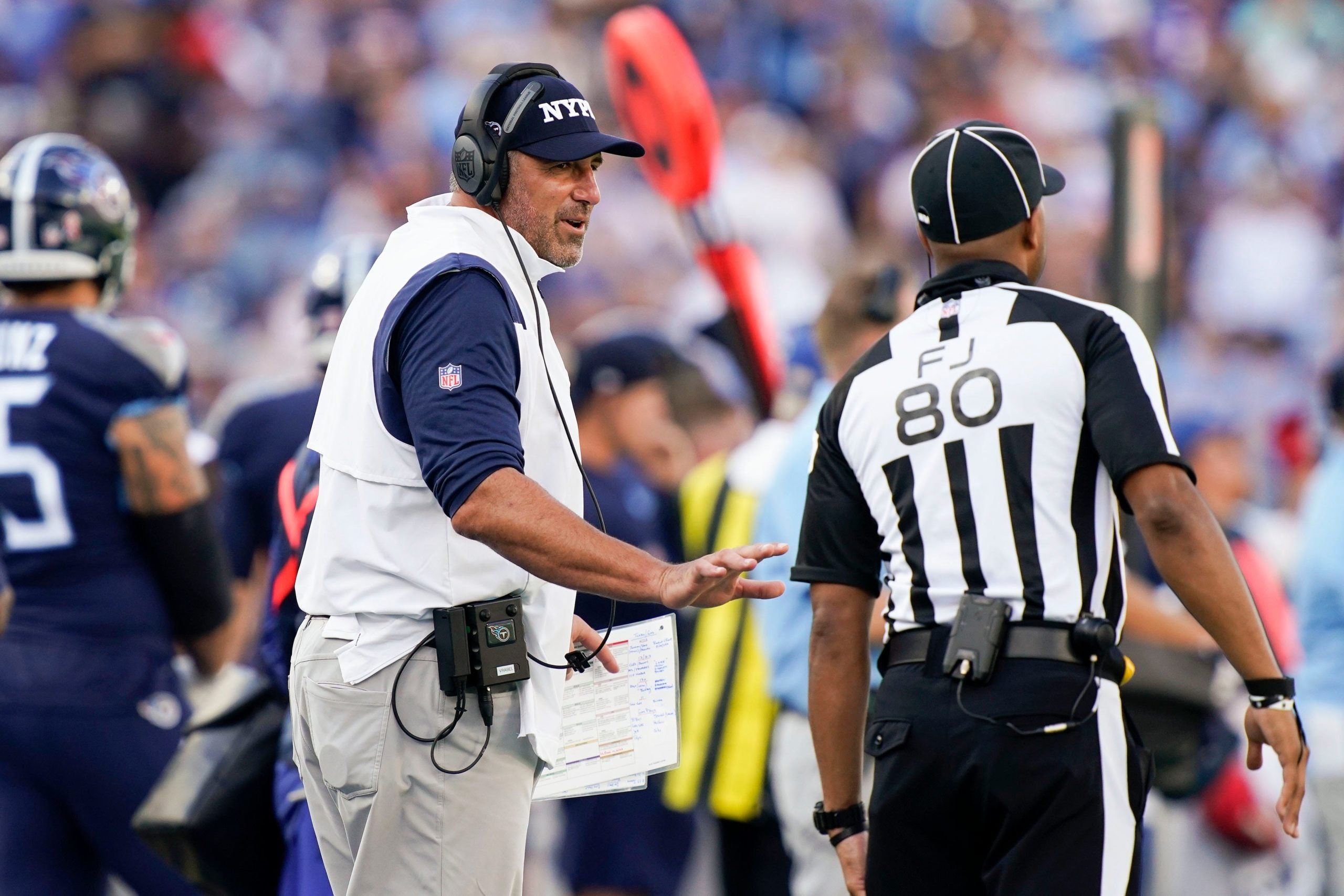 Tennessee Titans head coach Mike Vrabel talks to field judge/side judge Greg Gautreaux (80) during the second quarter at Nissan Stadium Sunday, Sept. 11, 2022, in Nashville, Tenn. Nfl New York Giants At Tennessee Titans