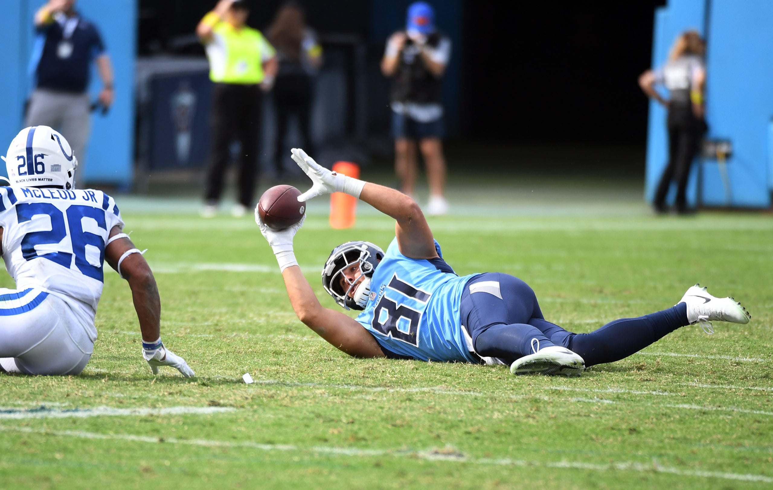 Oct 23, 2022; Nashville, Tennessee, USA; Tennessee Titans tight end Austin Hooper (81) makes a catch for a first down during the second half against the Indianapolis Colts at Nissan Stadium. Mandatory Credit: Christopher Hanewinckel-USA TODAY Sports