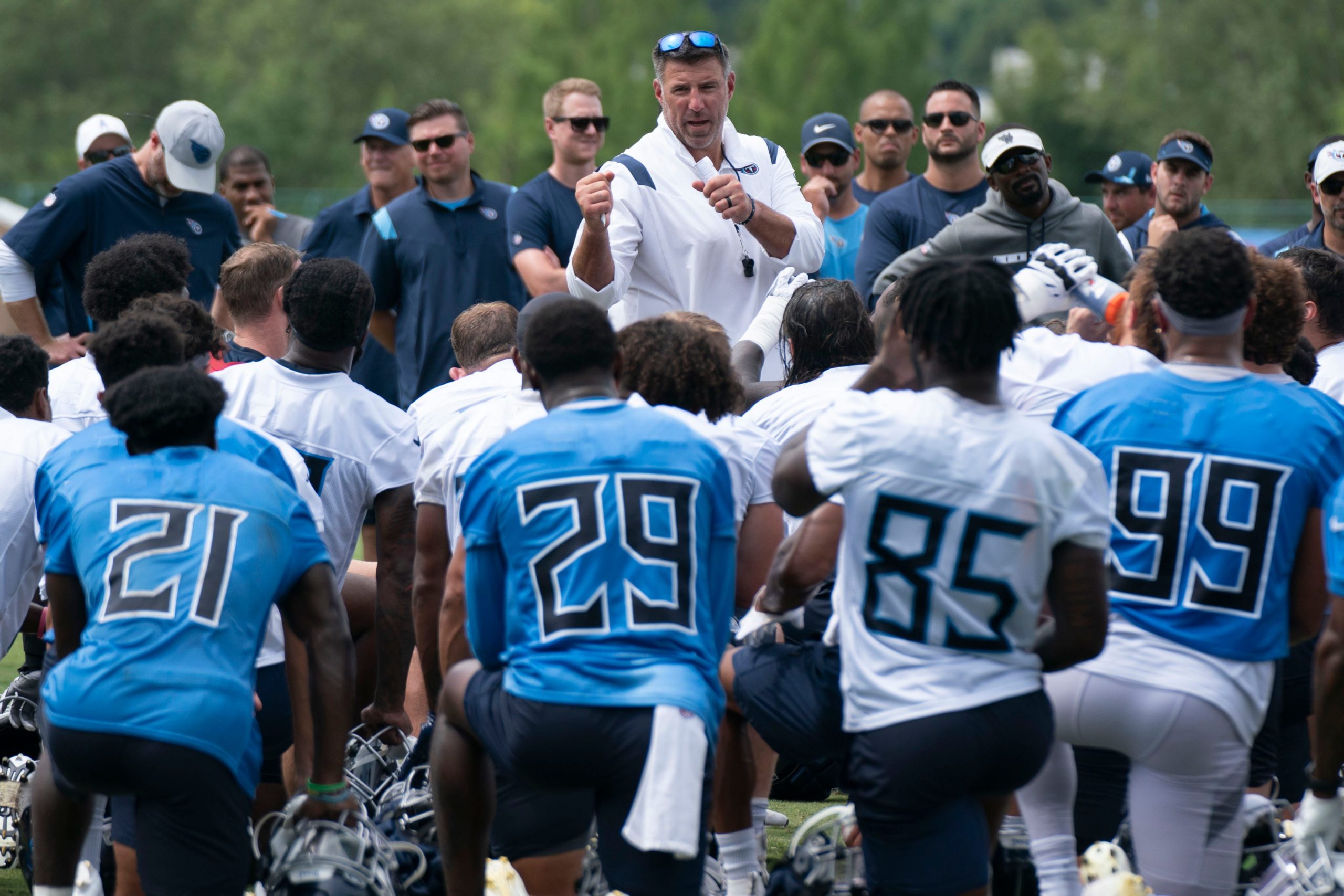 Tennessee Titans head coach Mike Vrabel talks to his team after a training camp practice at Ascension Saint Thomas Sports Park Saturday, July 30, 2022, in Nashville, Tenn. Nas 0730 Titans 044