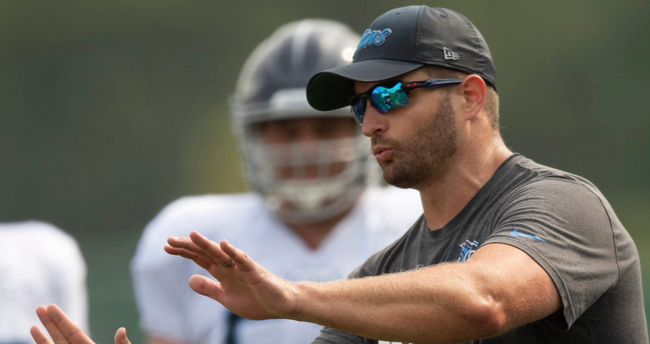 Tennessee Titans offensive line coach Keith Carter gives instruction to his players during a training camp practice at Saint Thomas Sports Park Friday, Aug. 6, 2021 in Nashville, Tenn. Nas 0806 Titans Camp 017