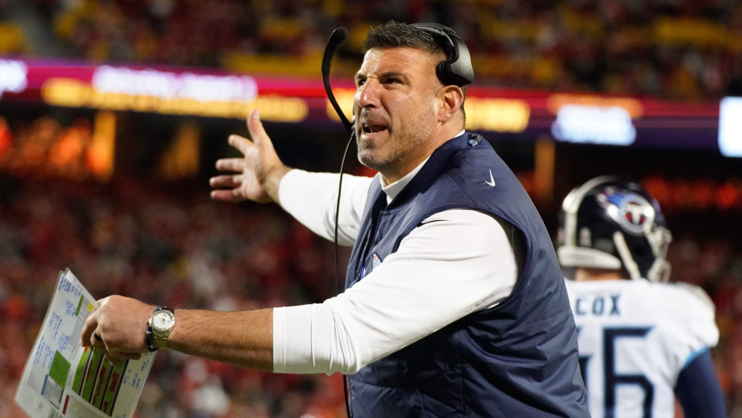 Tennessee Titans head coach Mike Vrabel argues with a ref during the third quarter at GEHA Field at Arrowhead Stadium Sunday, Nov. 6, 2022, in Kansas City, Mo. Nfl Tennessee Titans At Kansas City Chiefs