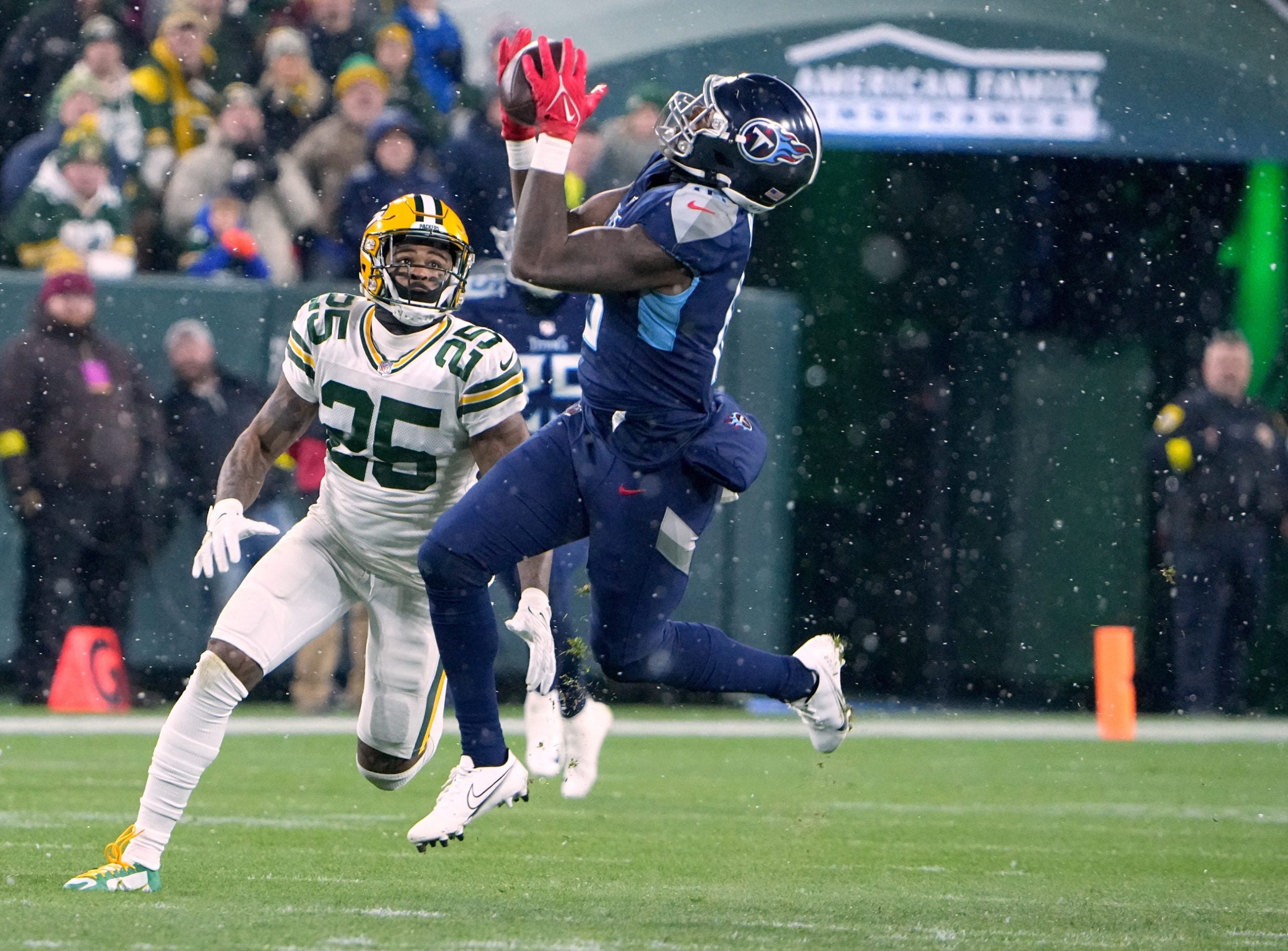 Tennessee Titans wide receiver Treylon Burks (16) catches a 43-yrd pass in front of Green Bay Packers cornerback Keisean Nixon (25) during the first quarter of their game Thursday, November 17, 2022 at Lambeau Field in Green Bay, Wis. The Tennessee Titans beat the Green Bay Packers 27-17. Mandatory Credit: Mark Hoffman/Milwaukee Journal Sentinel-USA Today Network