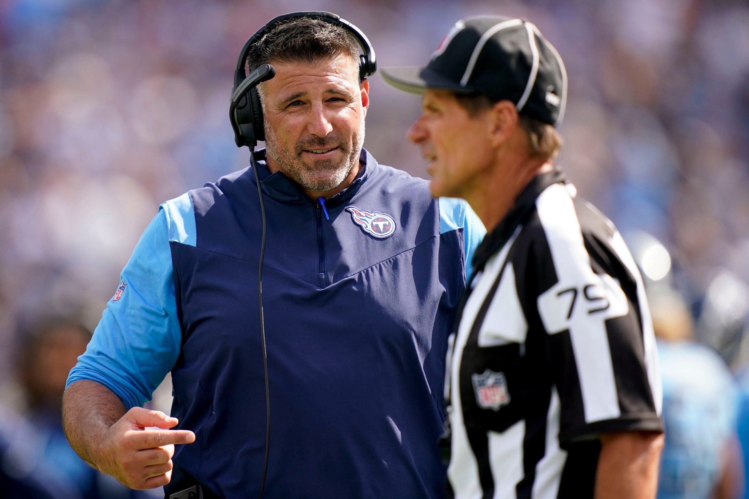 Tennessee Titans head coach Mike Vrabel argues a call with line judge Mark Stewart (75) during the fourth quarter at Nissan Stadium Sunday, Sept. 25, 2022, in Nashville, Tenn. Nfl Las Vegas Raiders At Tennessee Titans