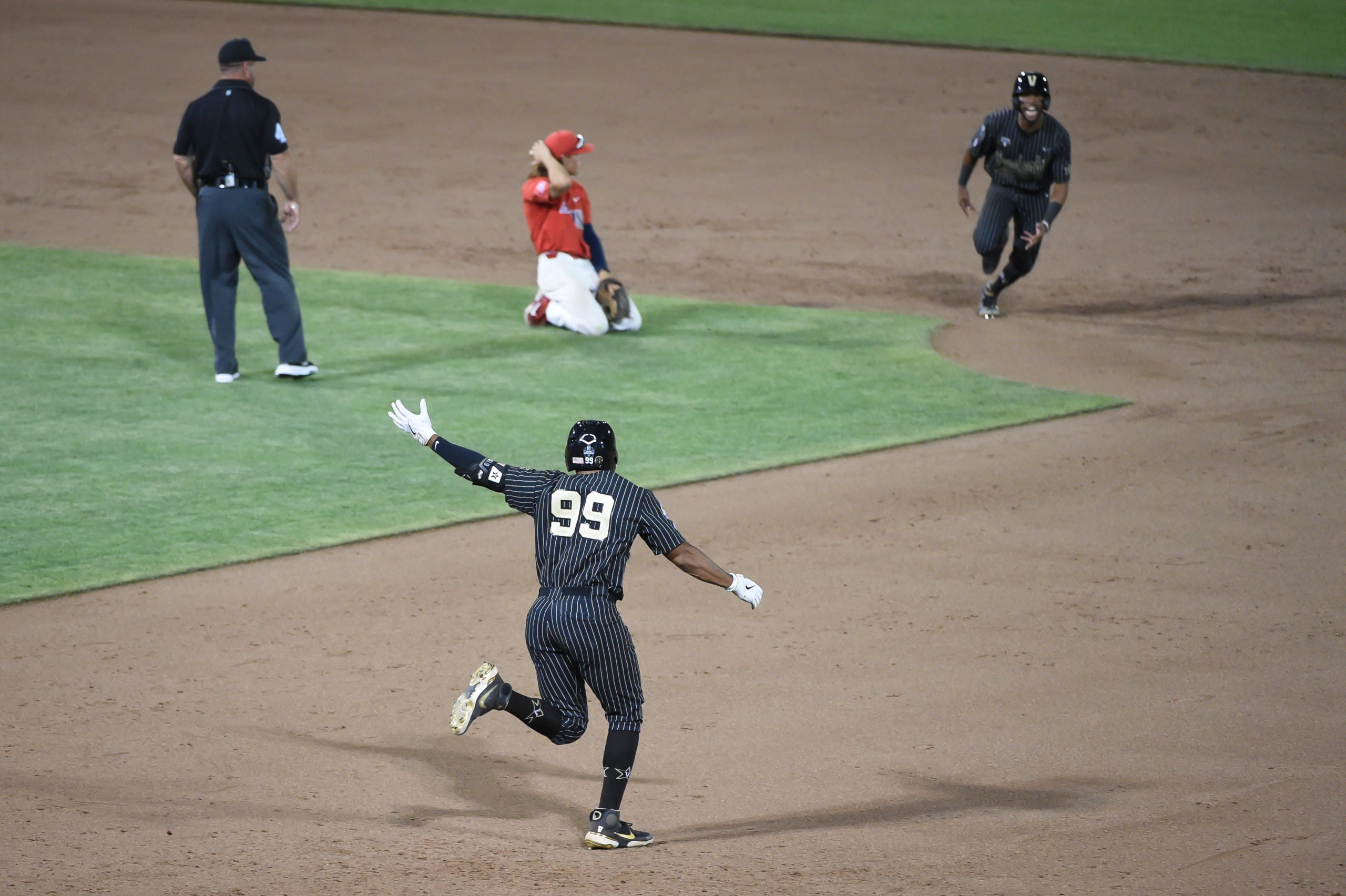 Vandy, N.C. State, Vanderbilt, Wolfpack, CWS, Winners bracket, 2021, walk-off, Vandy Boys, Leiter, Rocker, Commodores