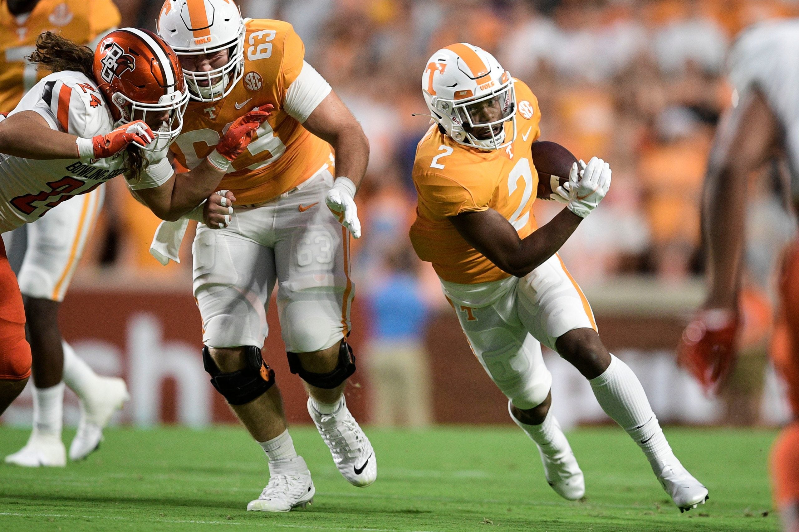 Tennessee running back Jabari Small (2) runs the ball during a game at Neyland Stadium in Knoxville, Tenn. on Thursday, Sept. 2, 2021. Kns Tennessee Bowling Green Football