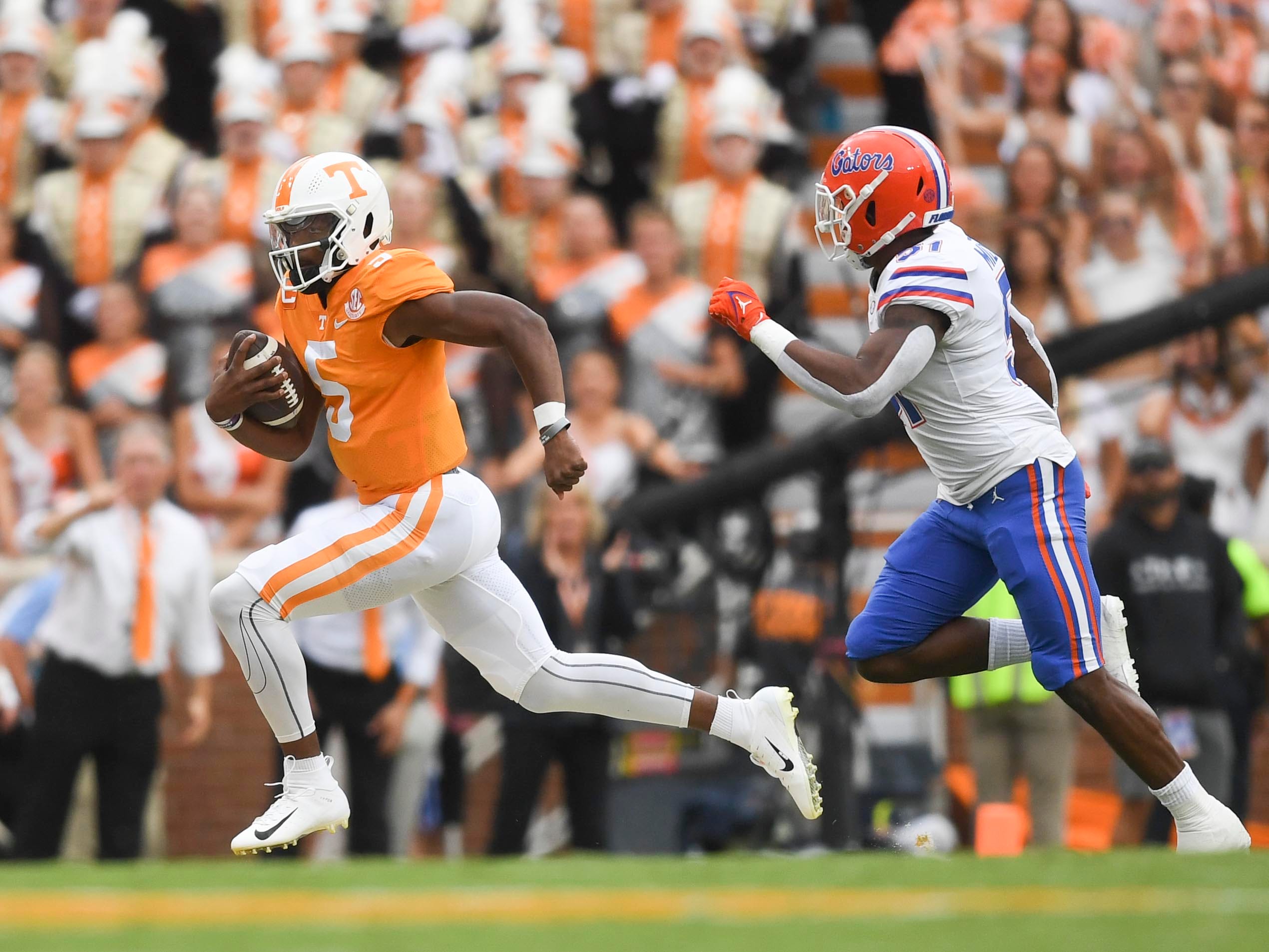 Tennessee quarterback Hendon Hooker (5) is pursed by Florida inside linebacker Ventrell Miller (51) during an NCAA college football game on Saturday, September 24, 2022 in Knoxville, Tenn. Utvflorida0924