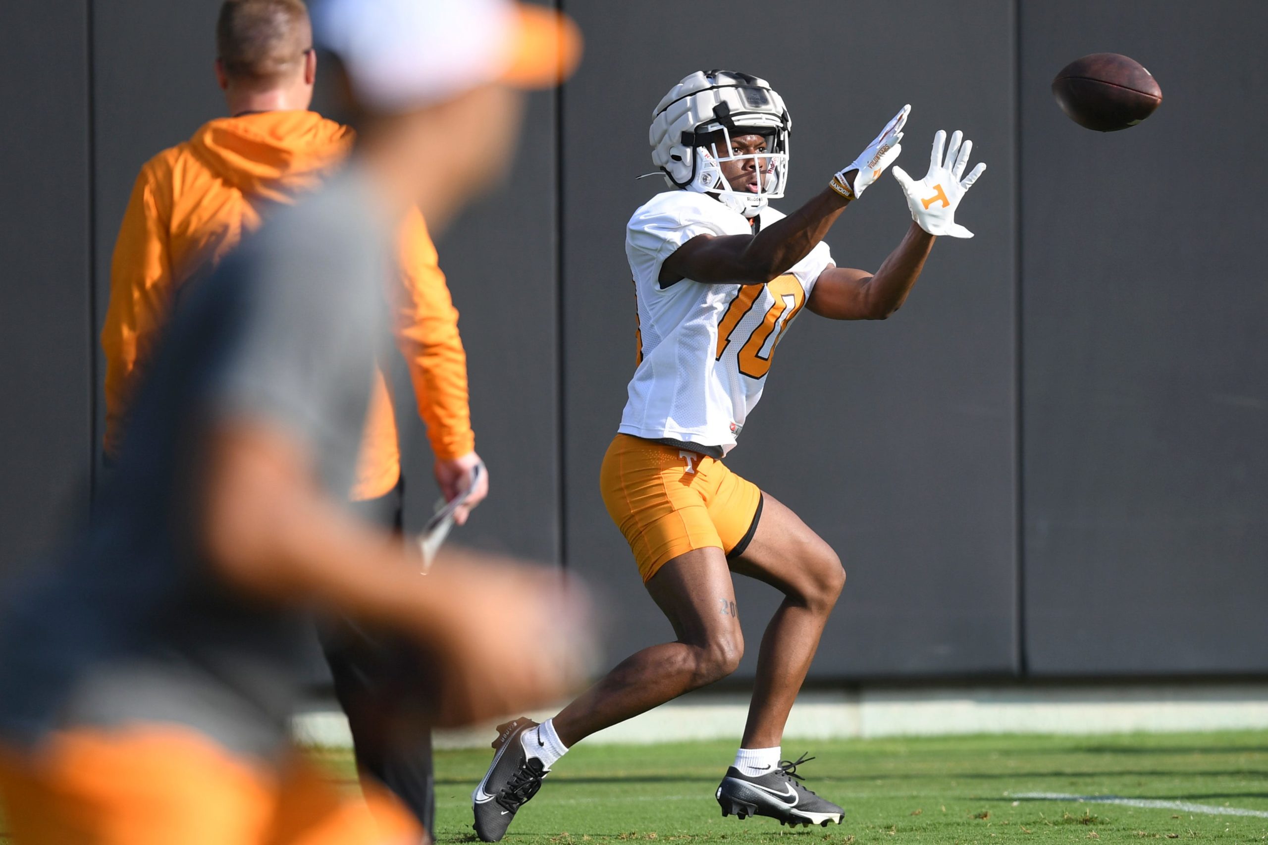 Tennessee’s Squirrel White (10) participates in a drill during the second day of Tennessee football practice at Anderson Training Facility in Knoxville, Tuesday, Aug. 2, 2022. Football0802 0458
